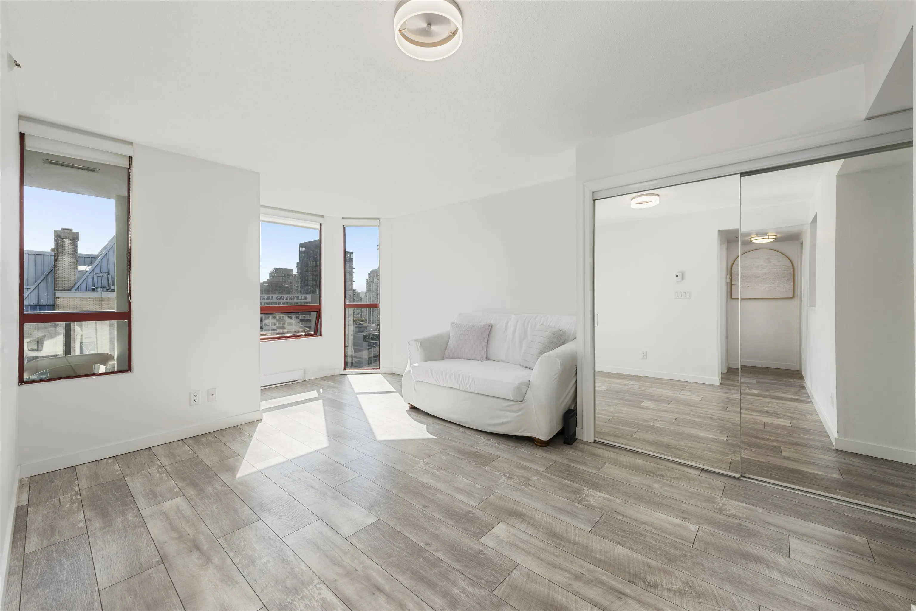 1401 811 Helmcken Street