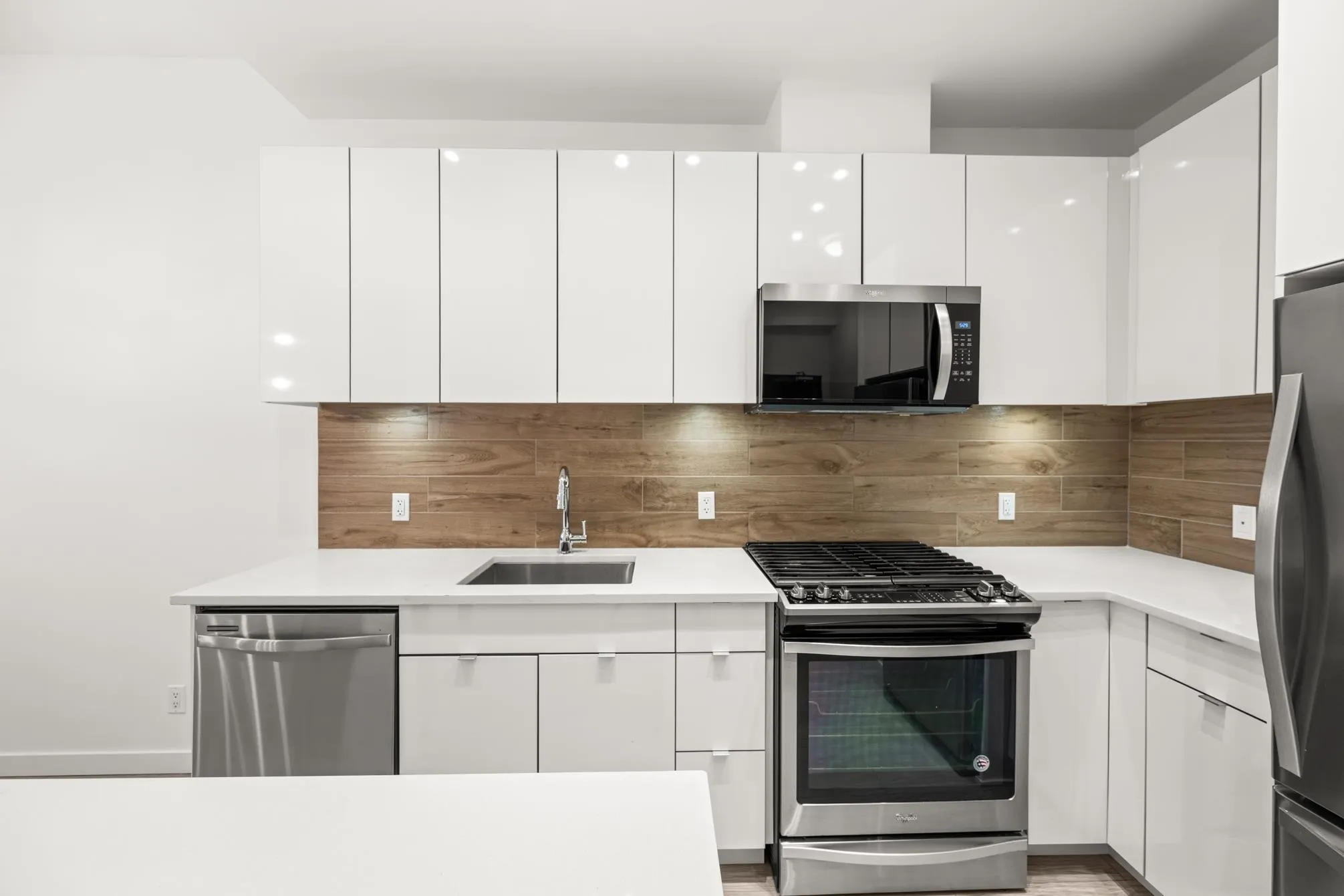 102 200 Nelson's Crescent