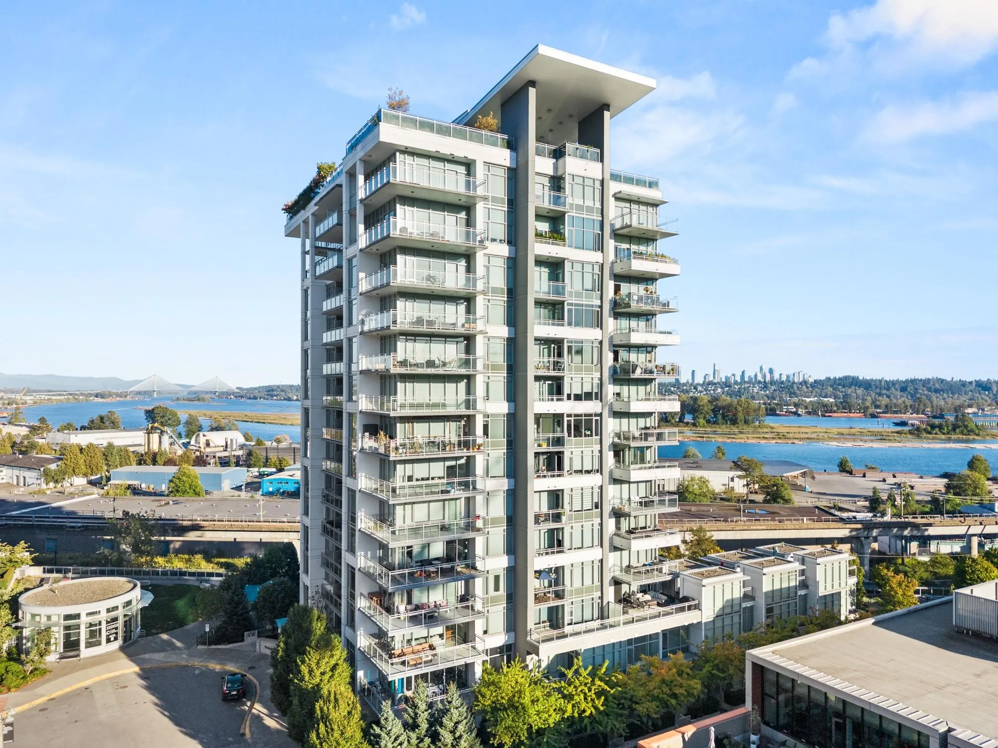 102 200 Nelson's Crescent