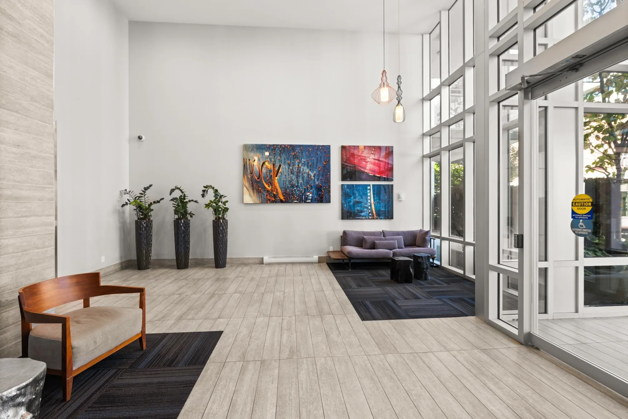 102 200 Nelson's Crescent