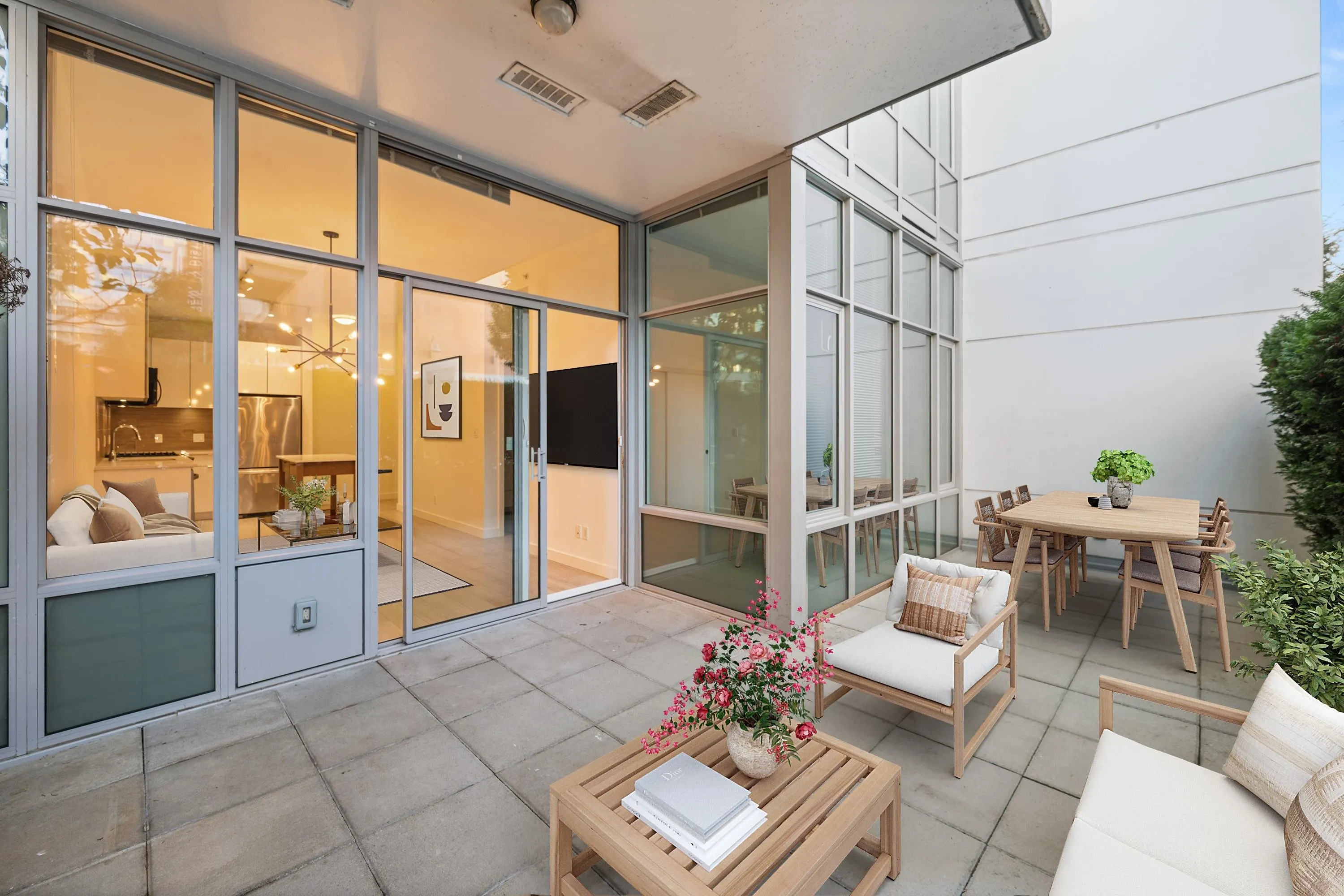 102 200 Nelson's Crescent