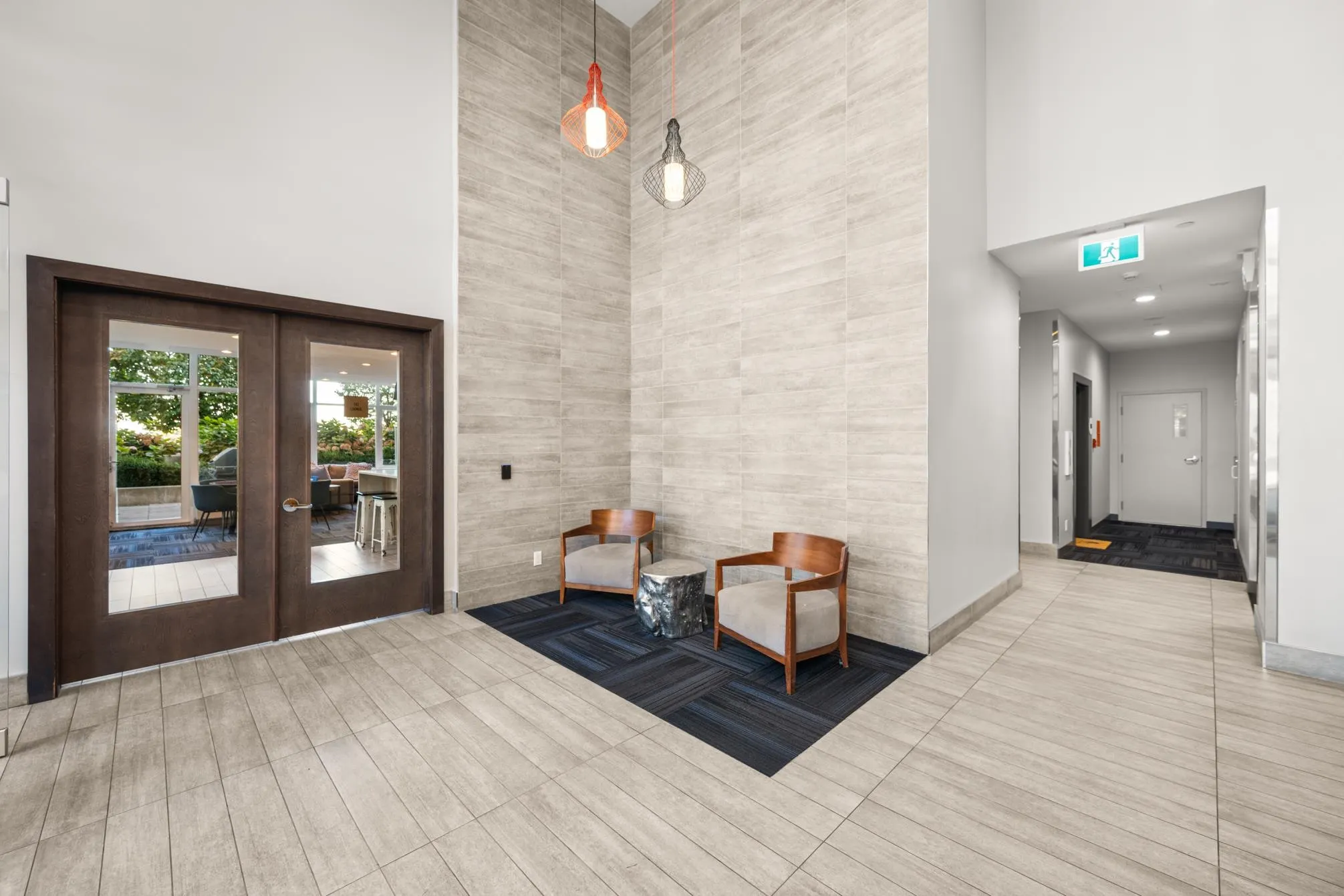 102 200 Nelson's Crescent