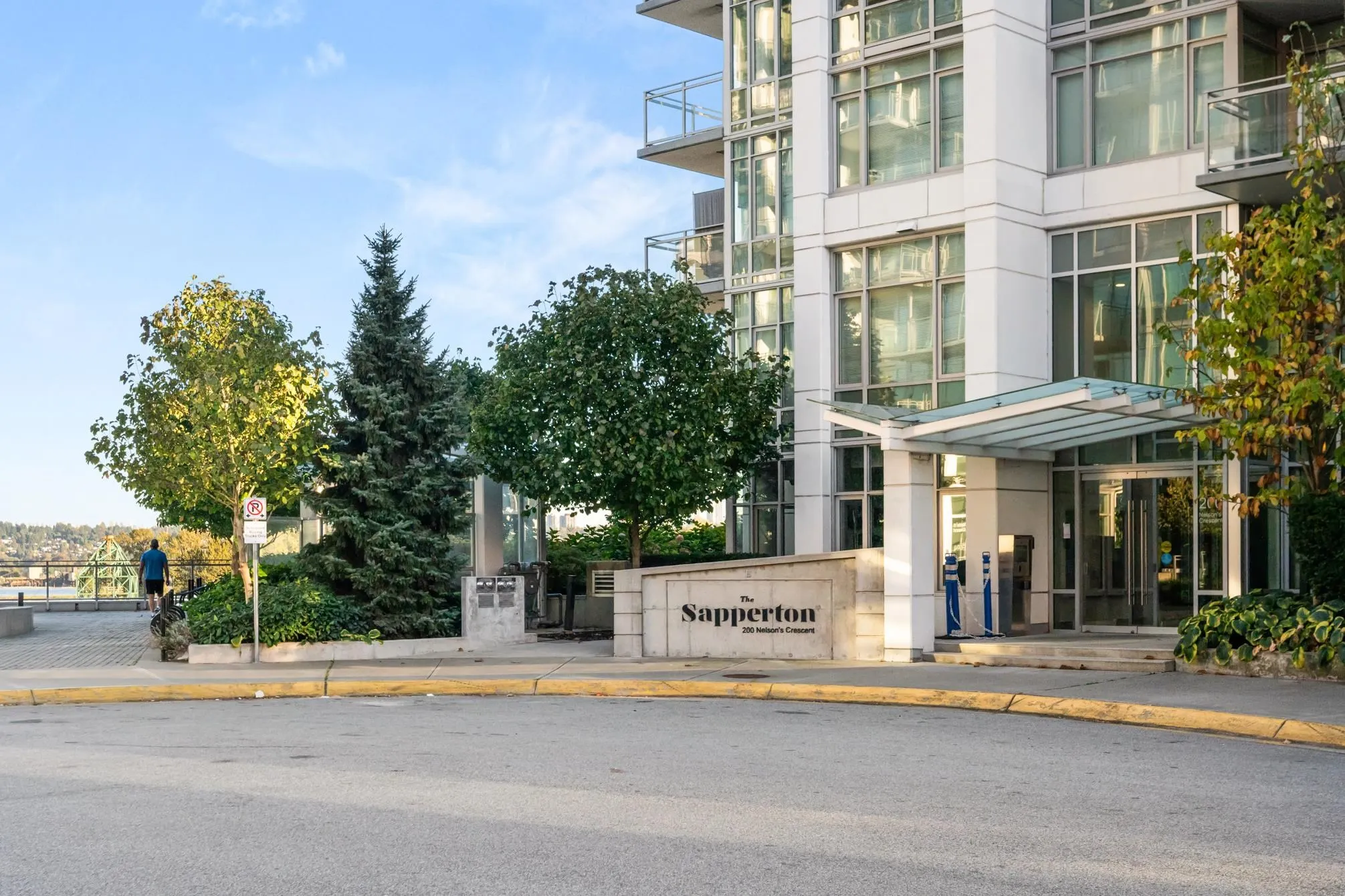 102 200 Nelson's Crescent
