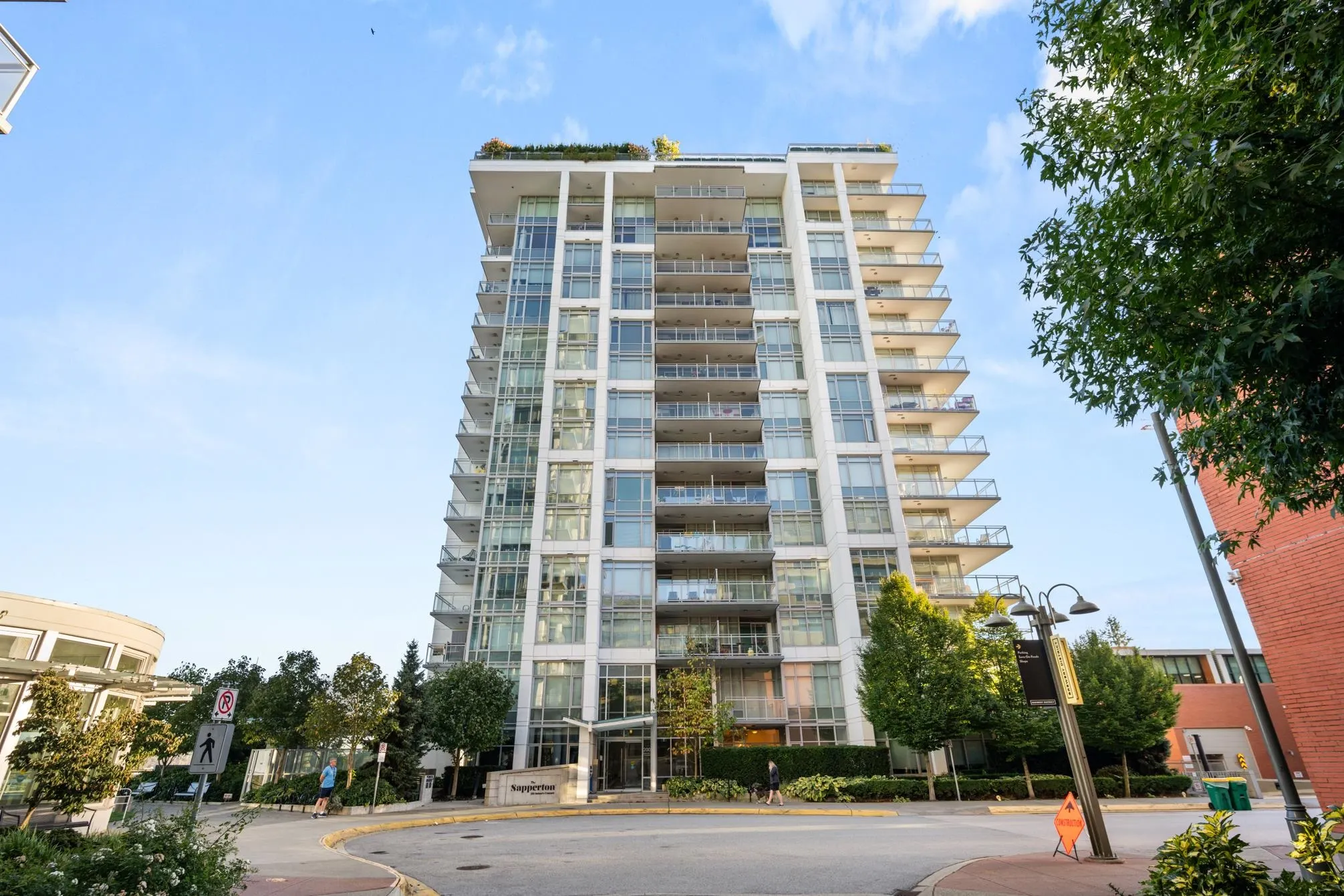 102 200 Nelson's Crescent