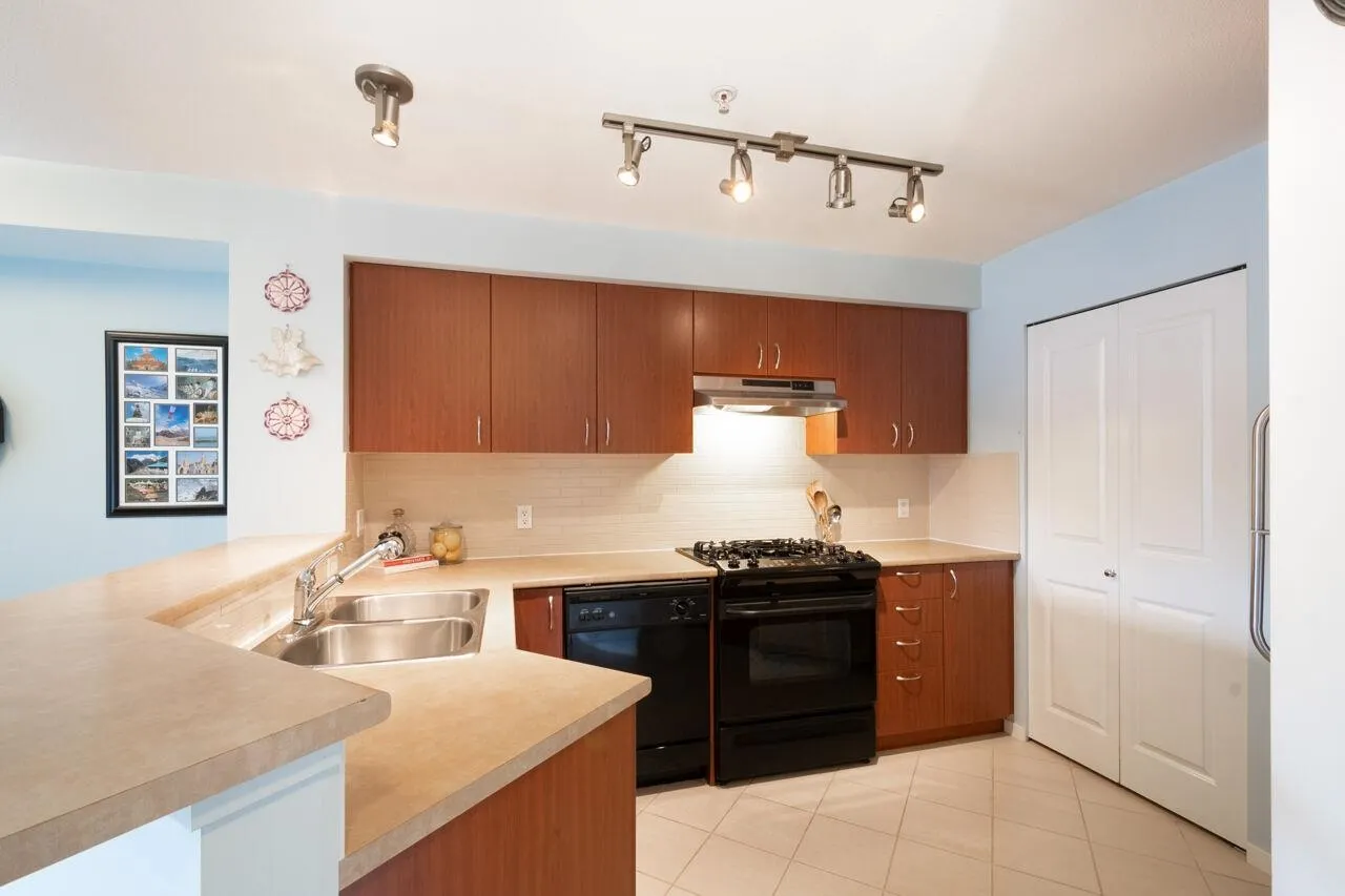 213 9098 Halston Court