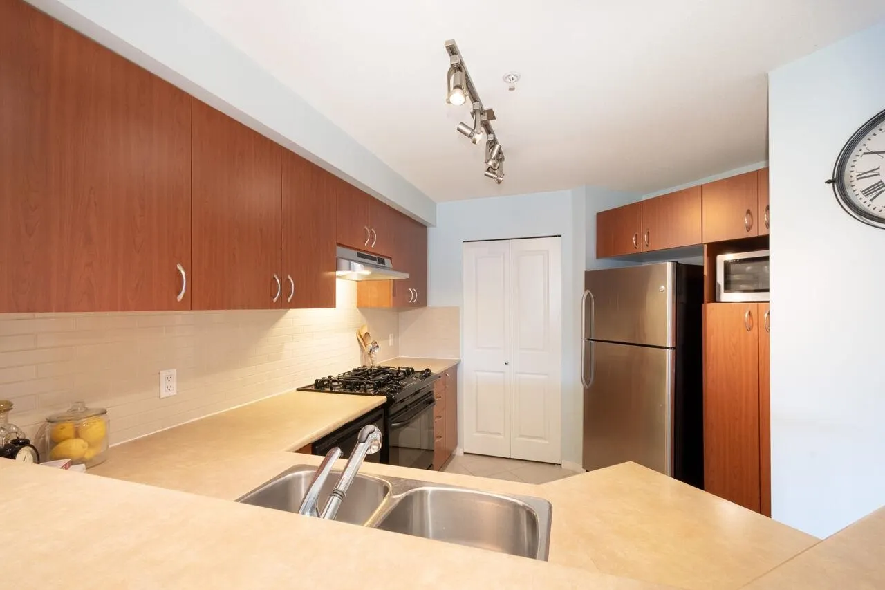 213 9098 Halston Court