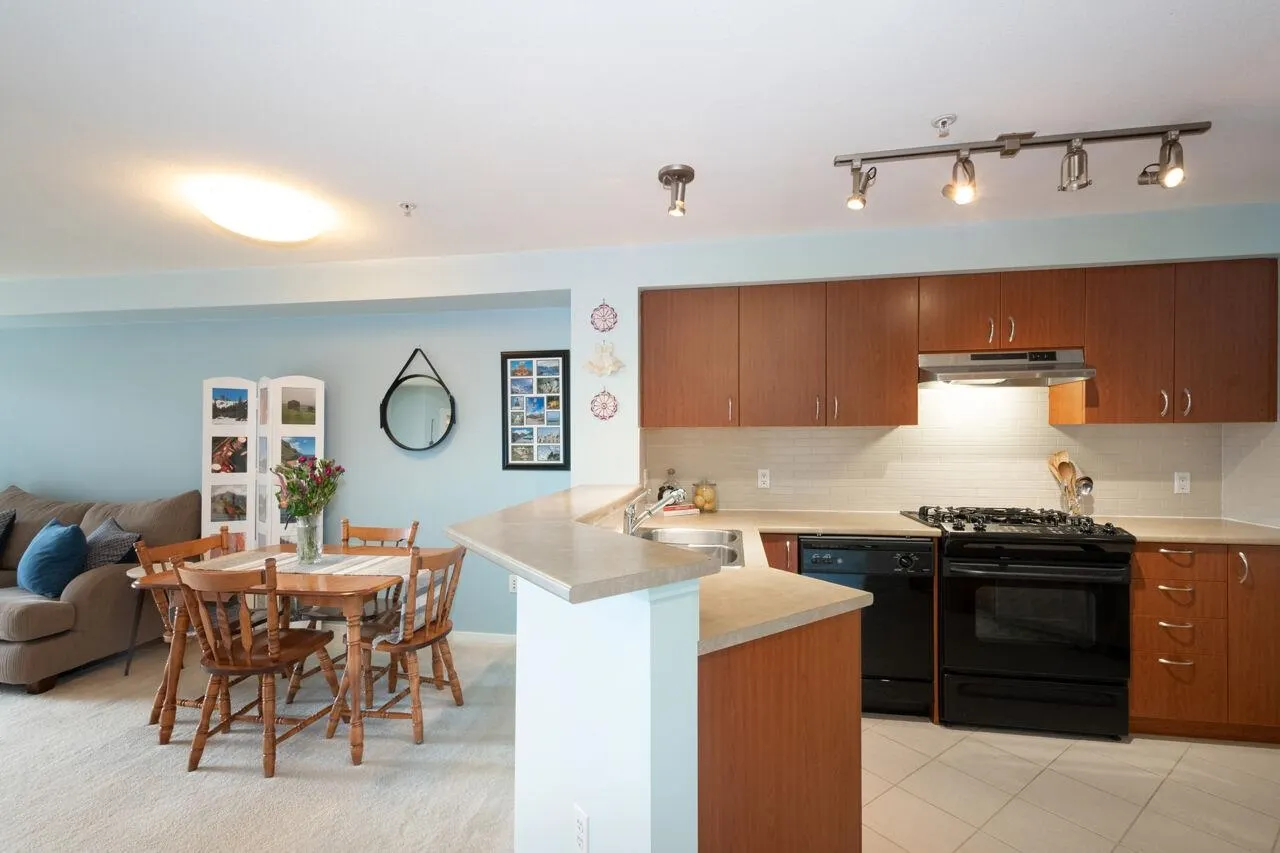 213 9098 Halston Court