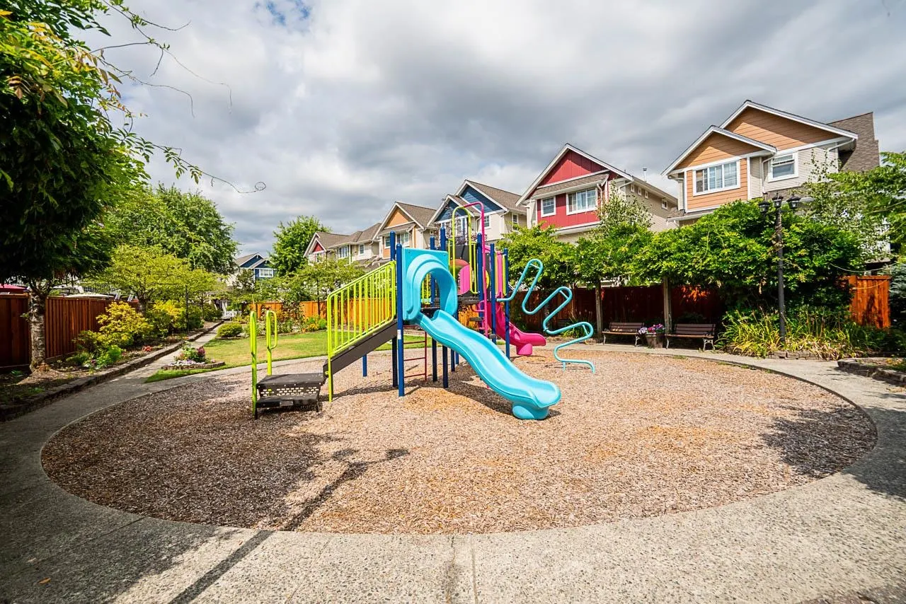 12 1108 Riverside Close