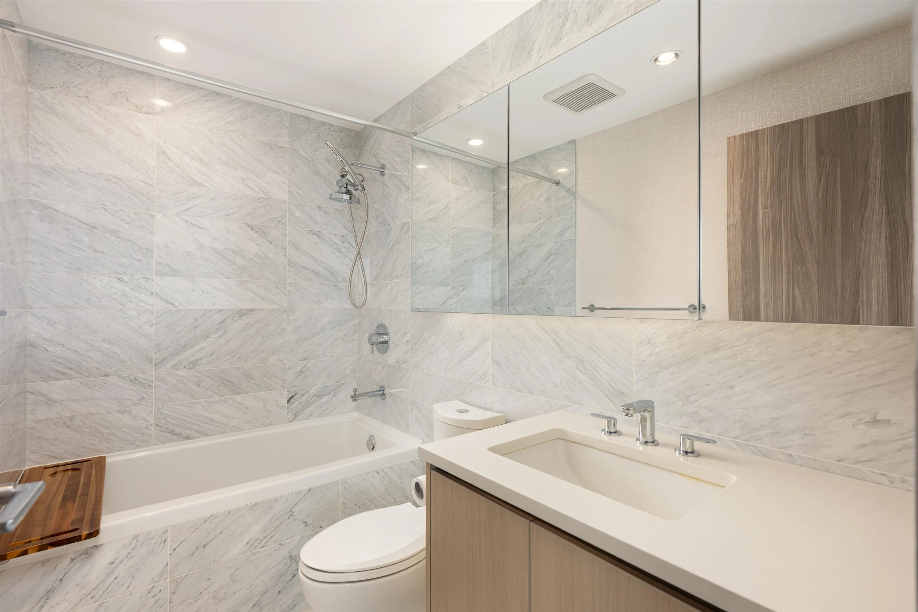 3808 4720 Lougheed Highway