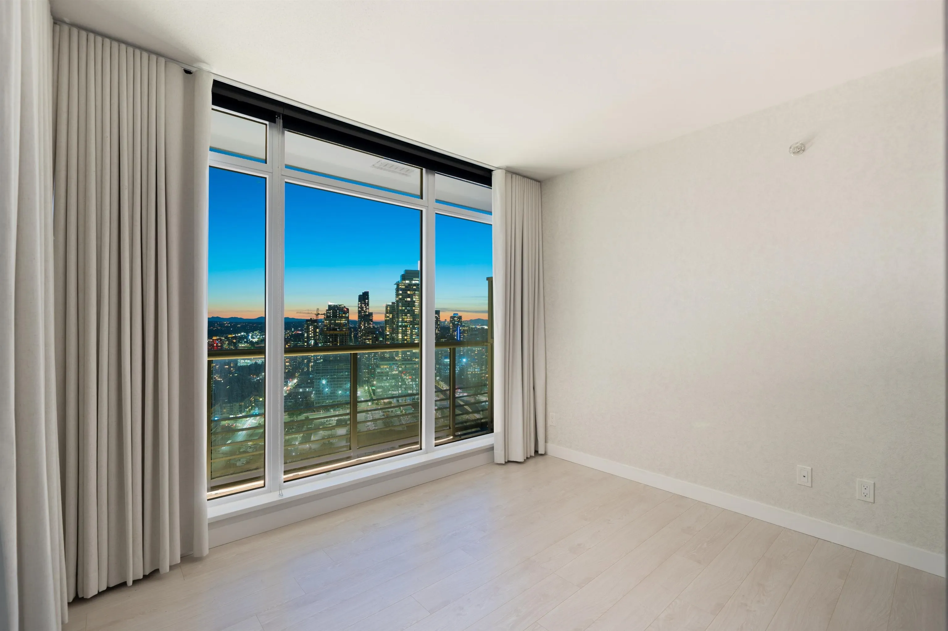 3808 4720 Lougheed Highway