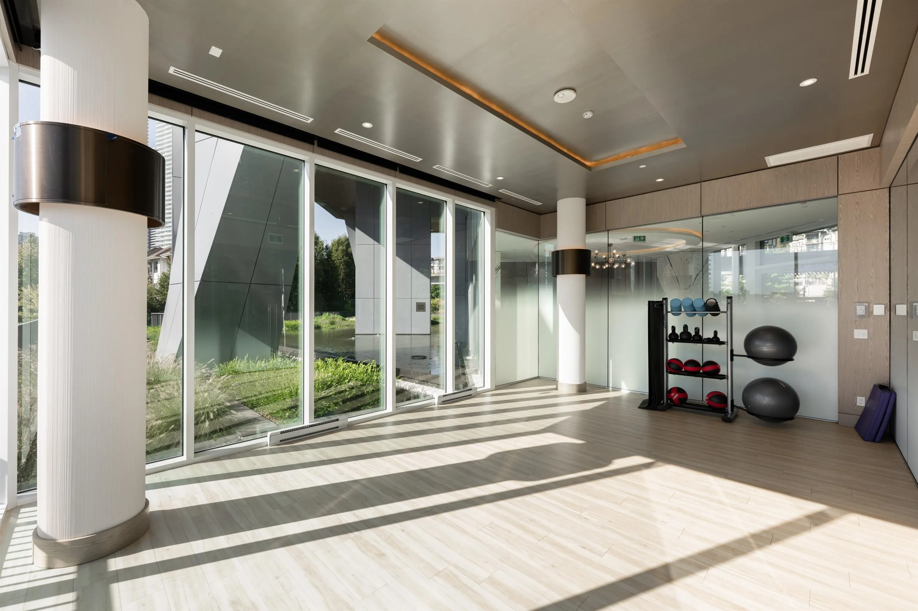 3808 4720 Lougheed Highway