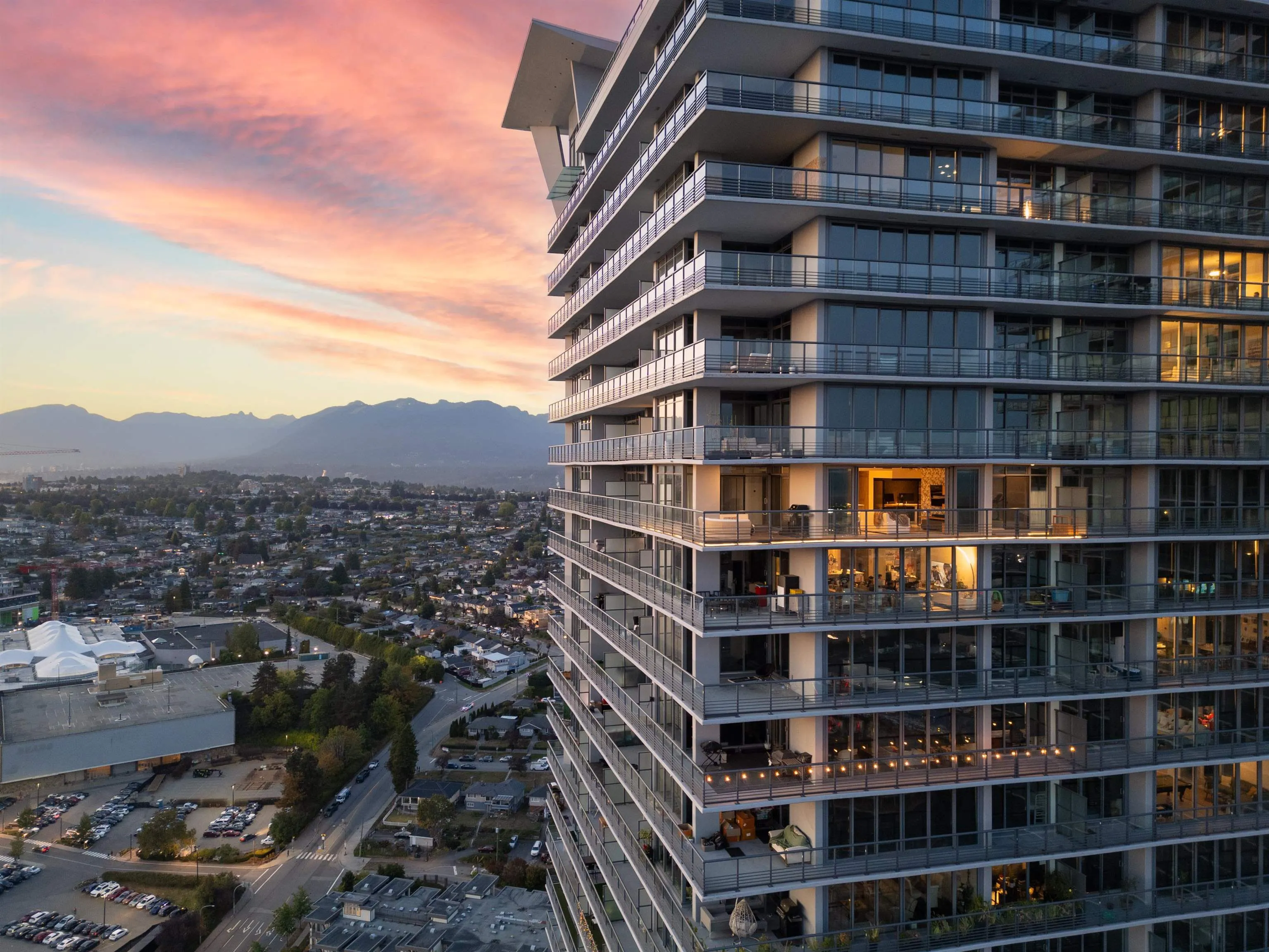 3808 4720 Lougheed Highway