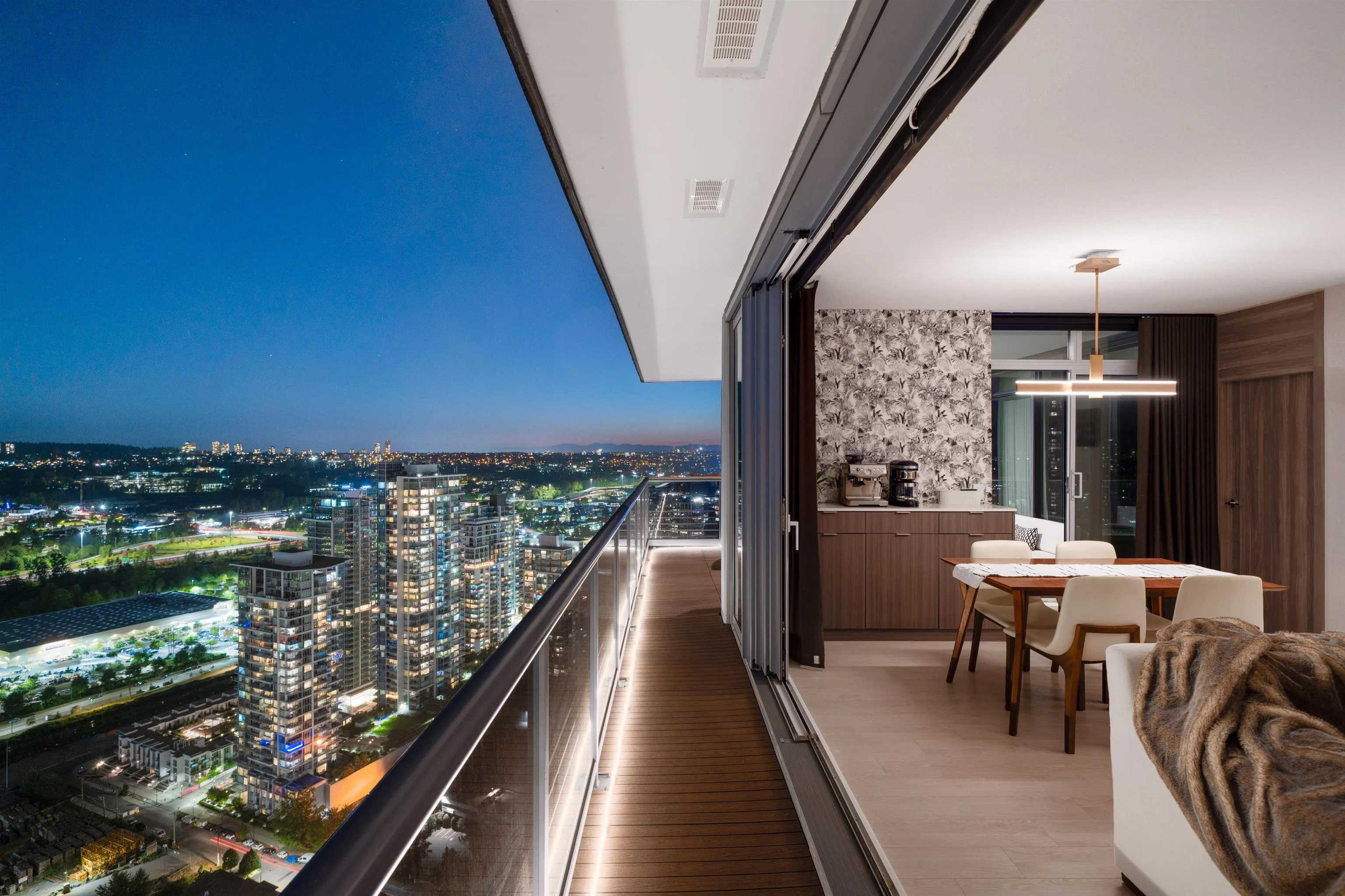 3808 4720 Lougheed Highway