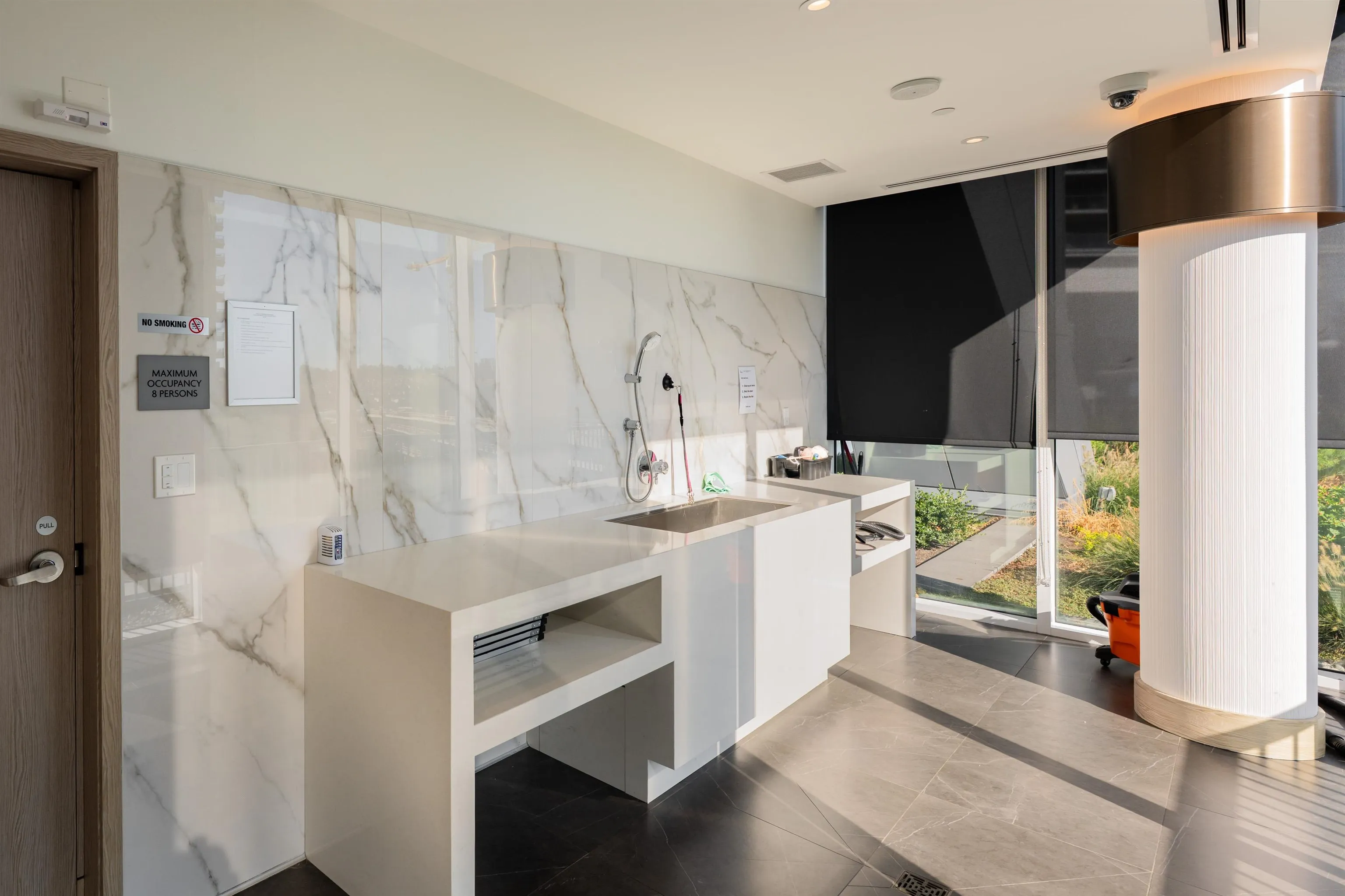 3808 4720 Lougheed Highway