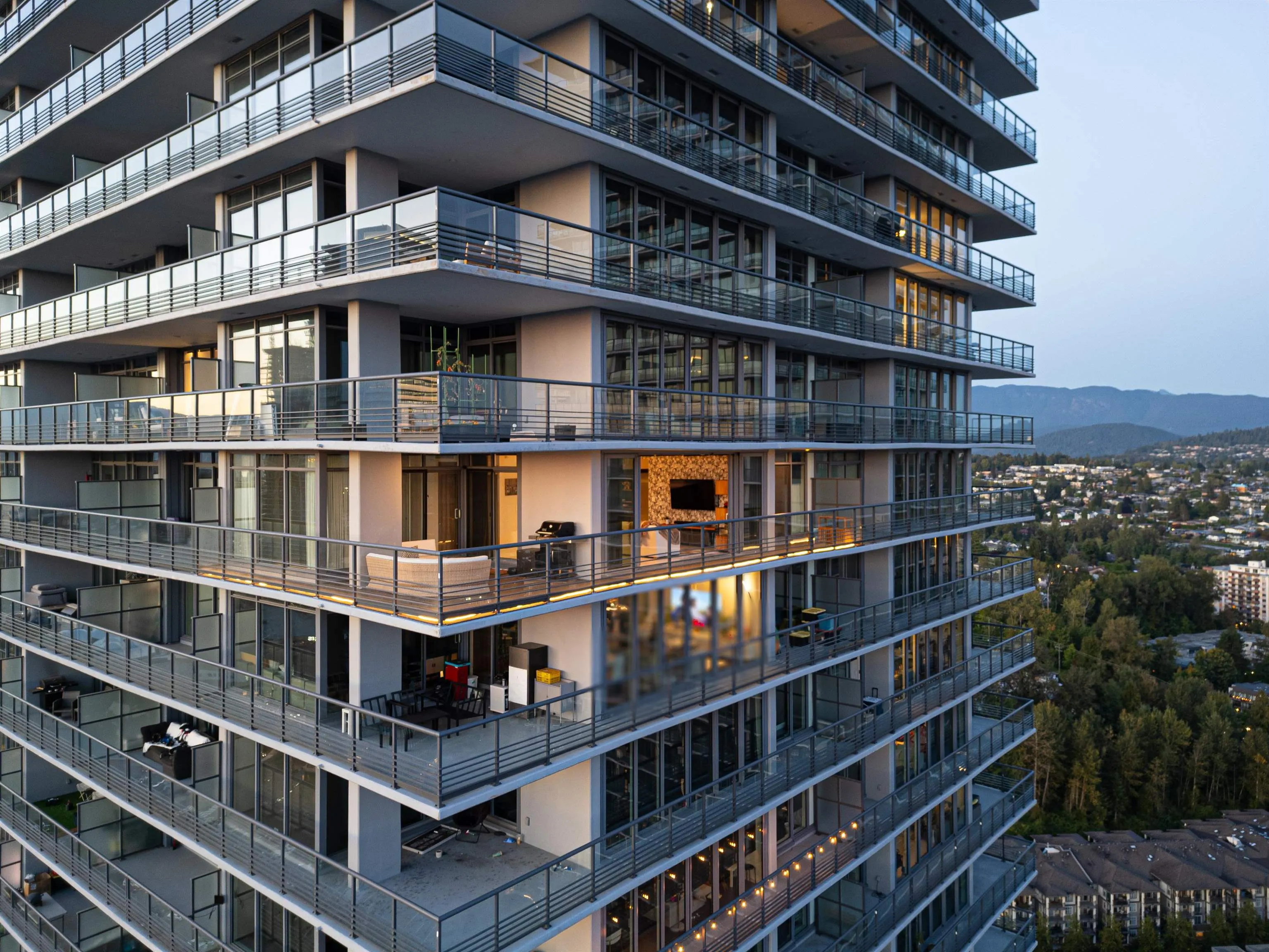 3808 4720 Lougheed Highway