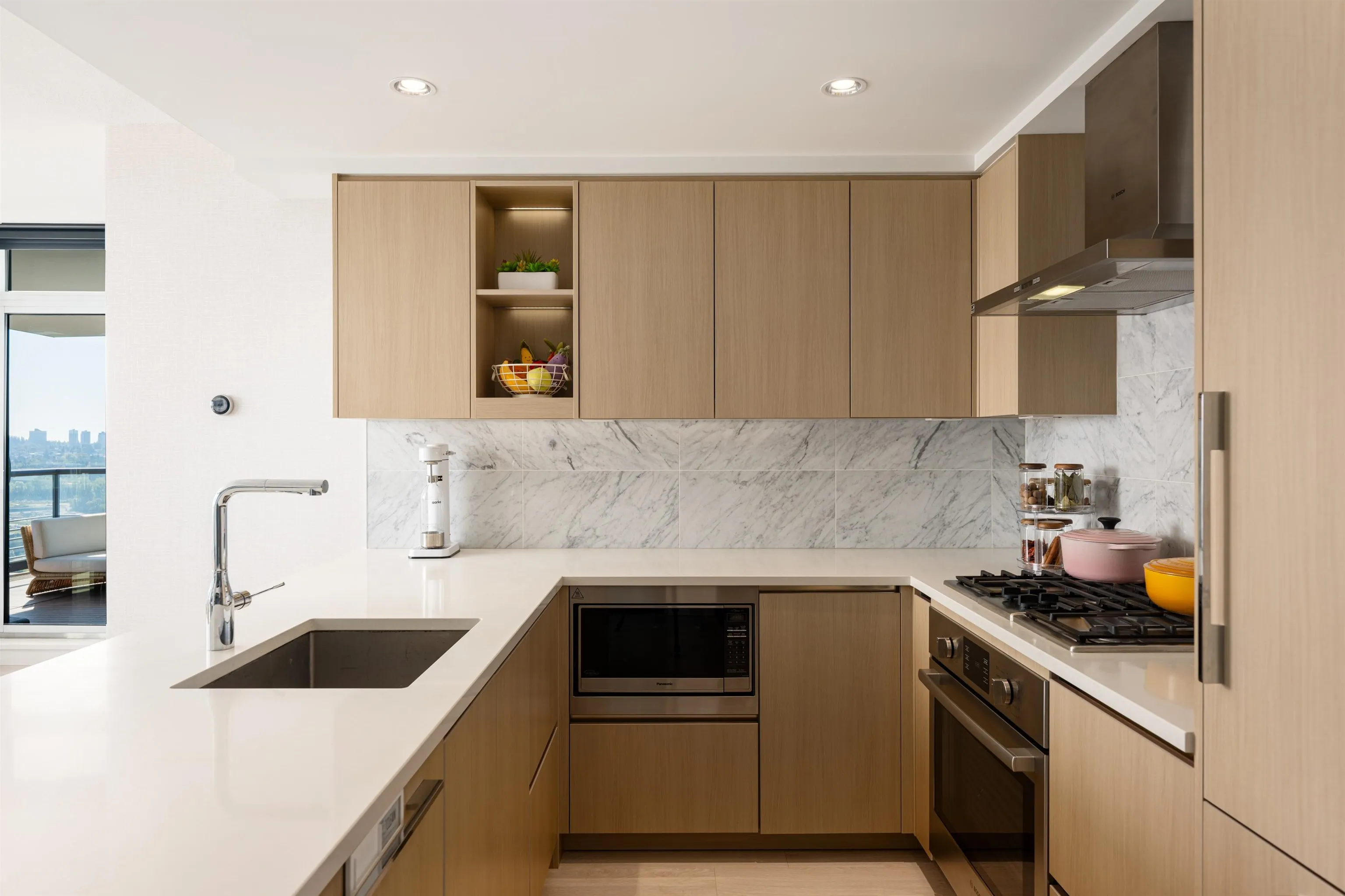 3808 4720 Lougheed Highway