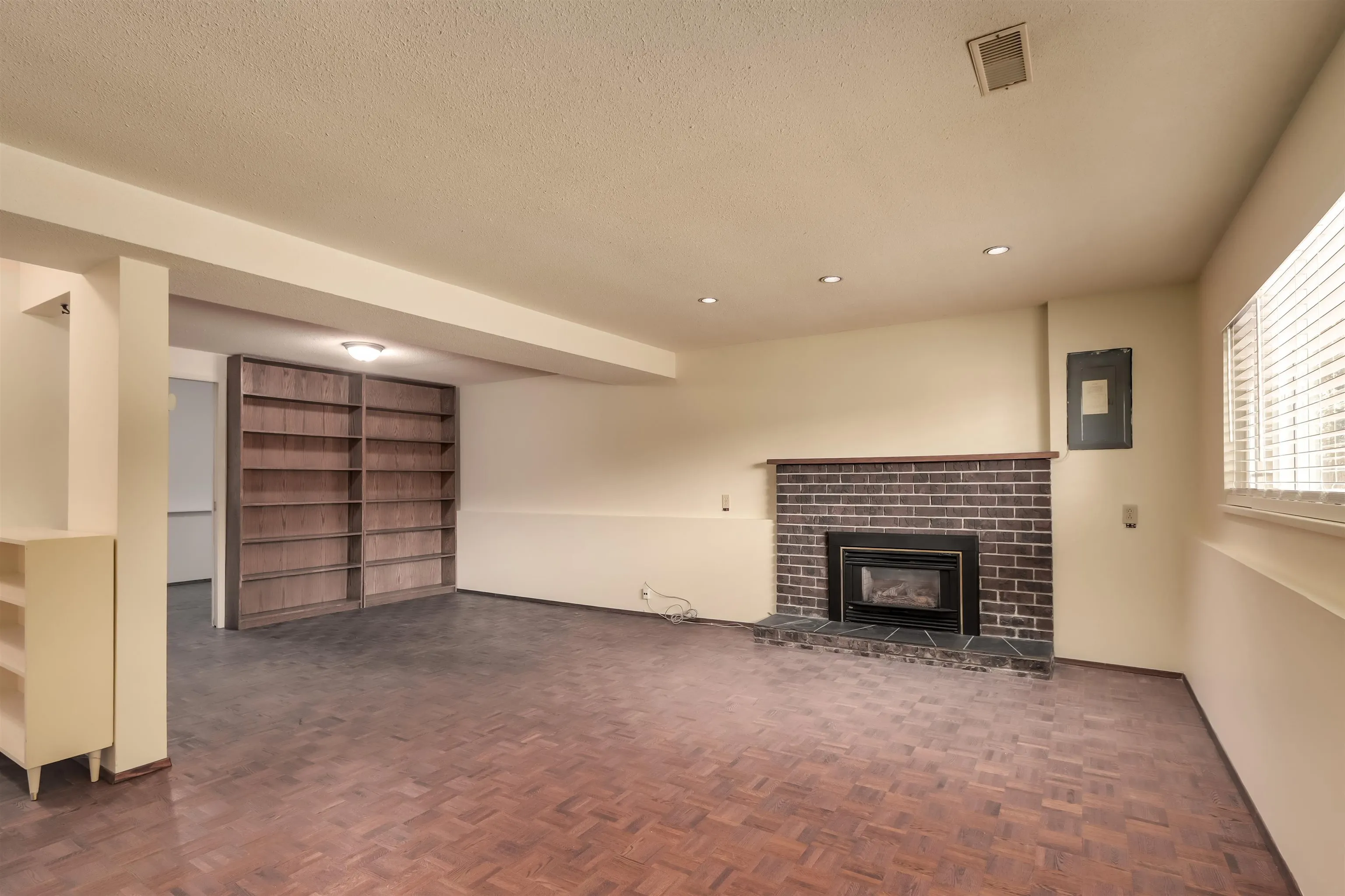 2141 Dauphin Place