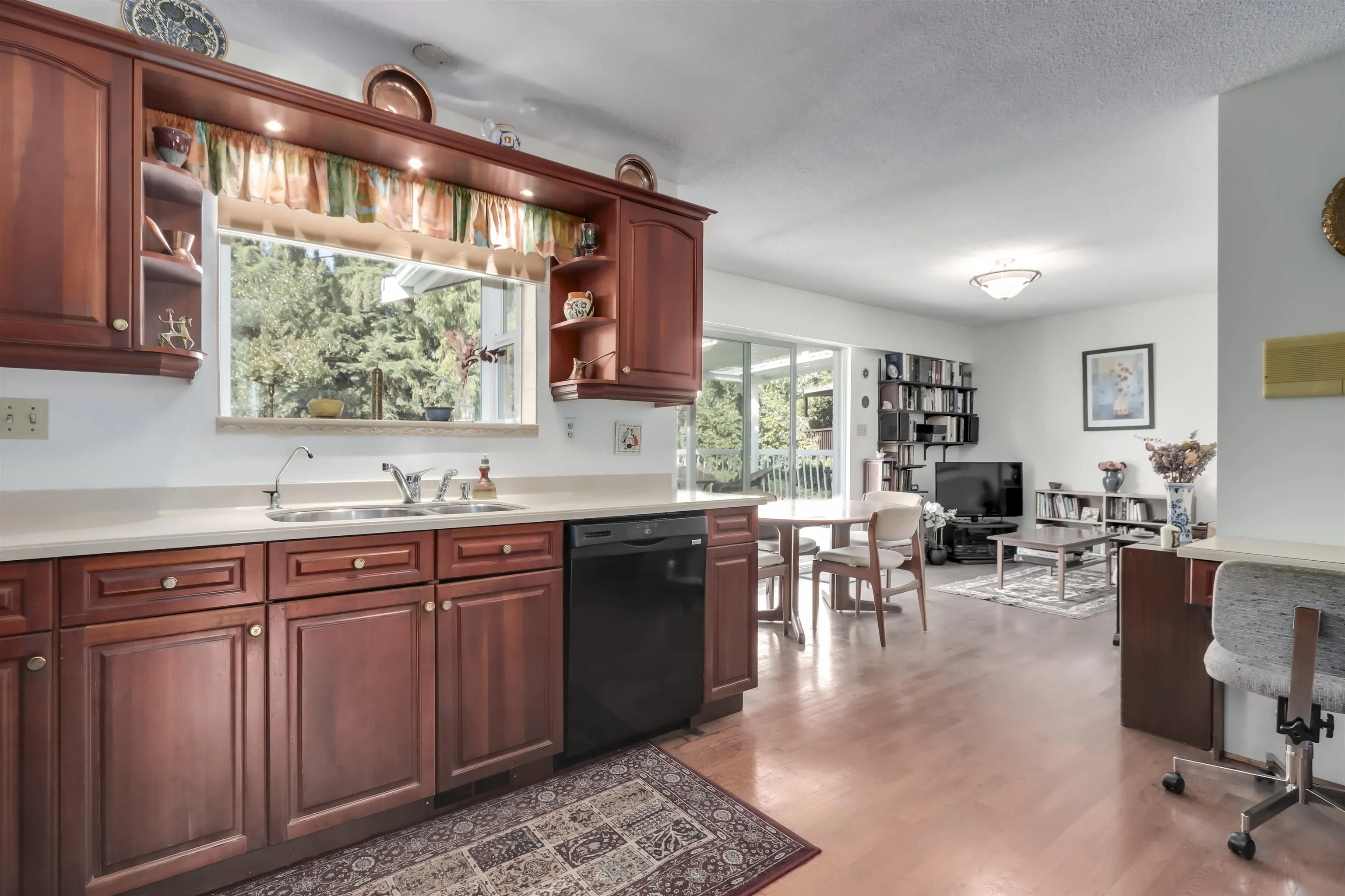 2141 Dauphin Place