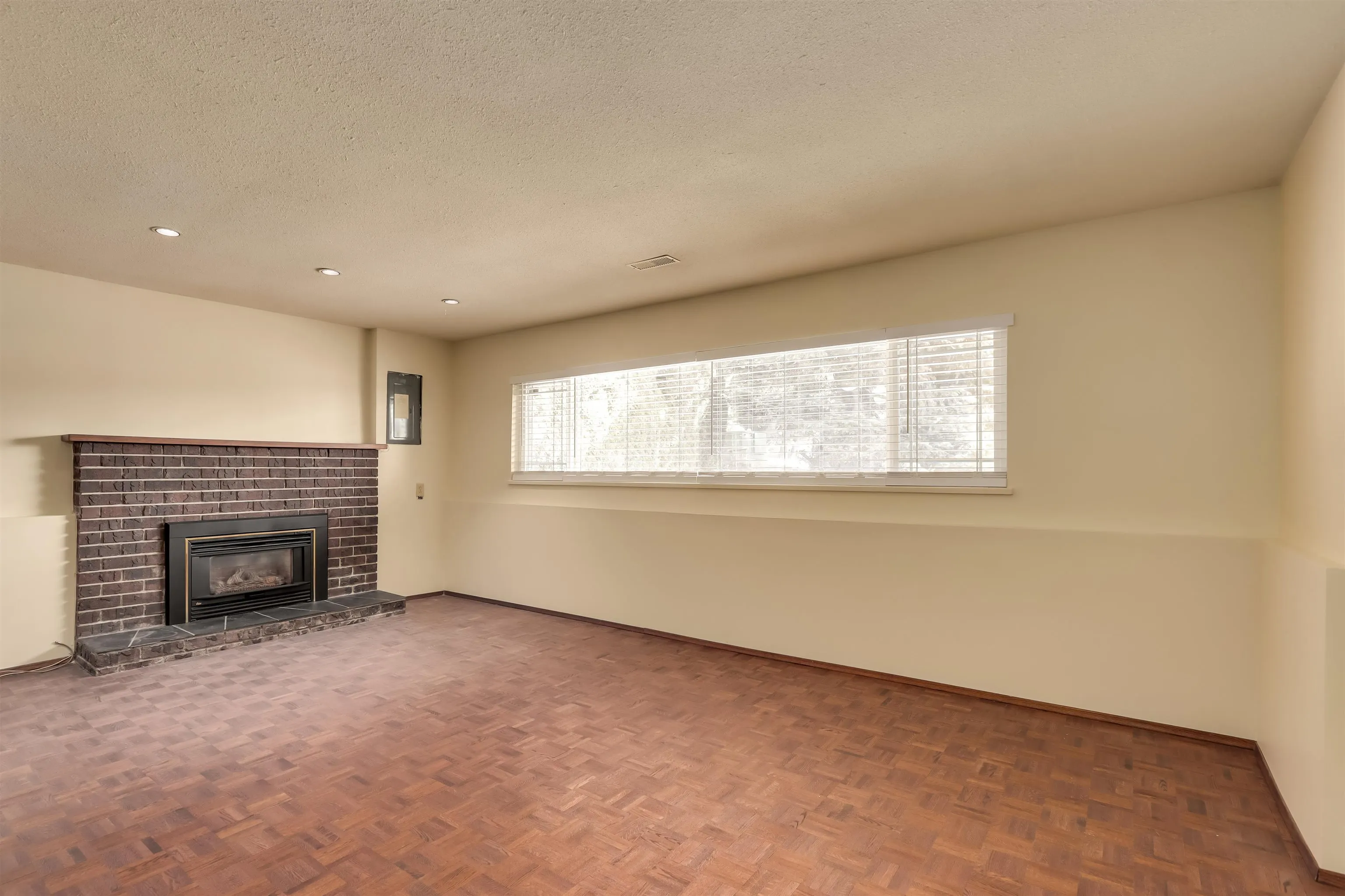 2141 Dauphin Place