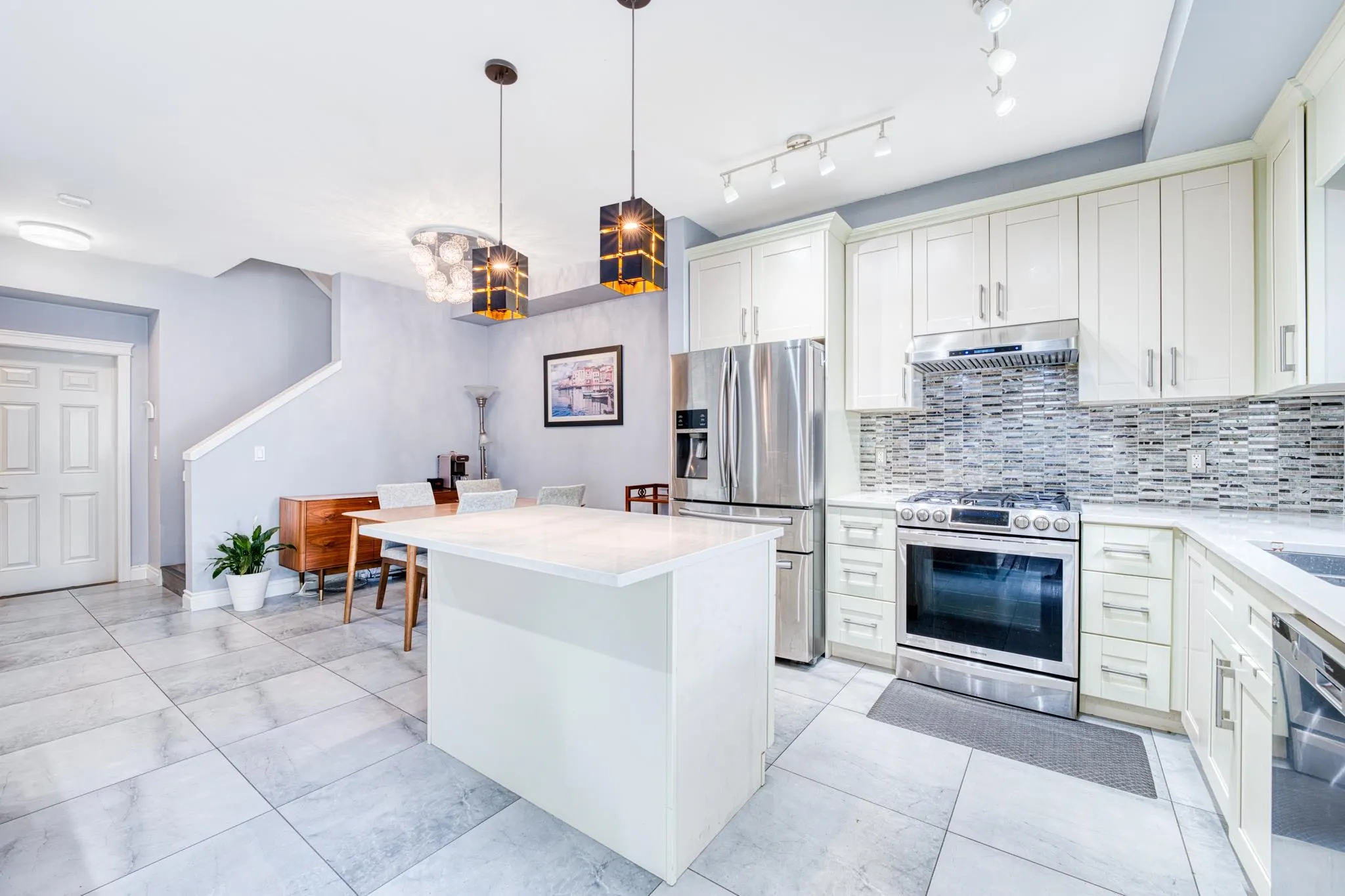 30 11393 Steveston Highway