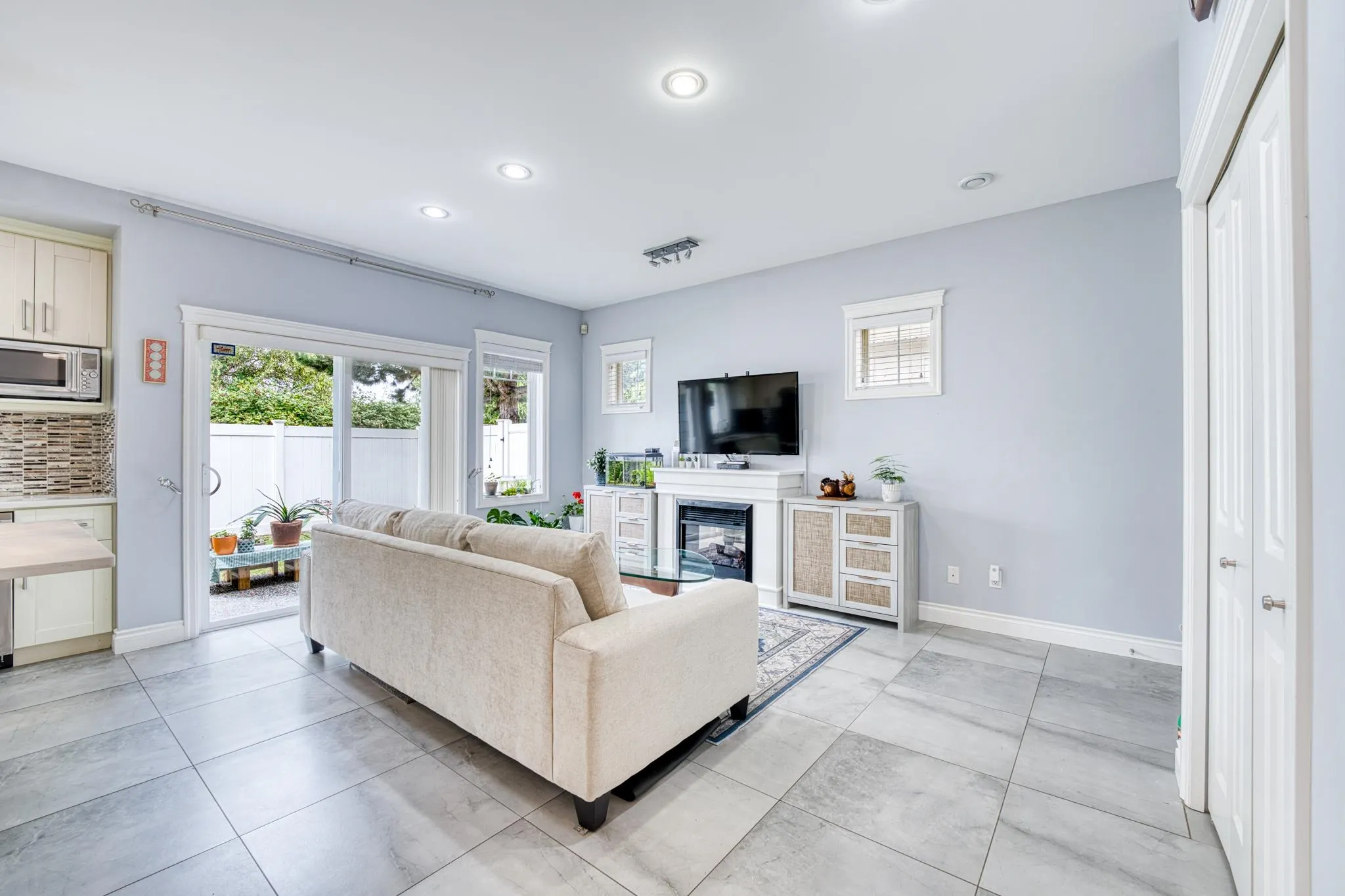 30 11393 Steveston Highway