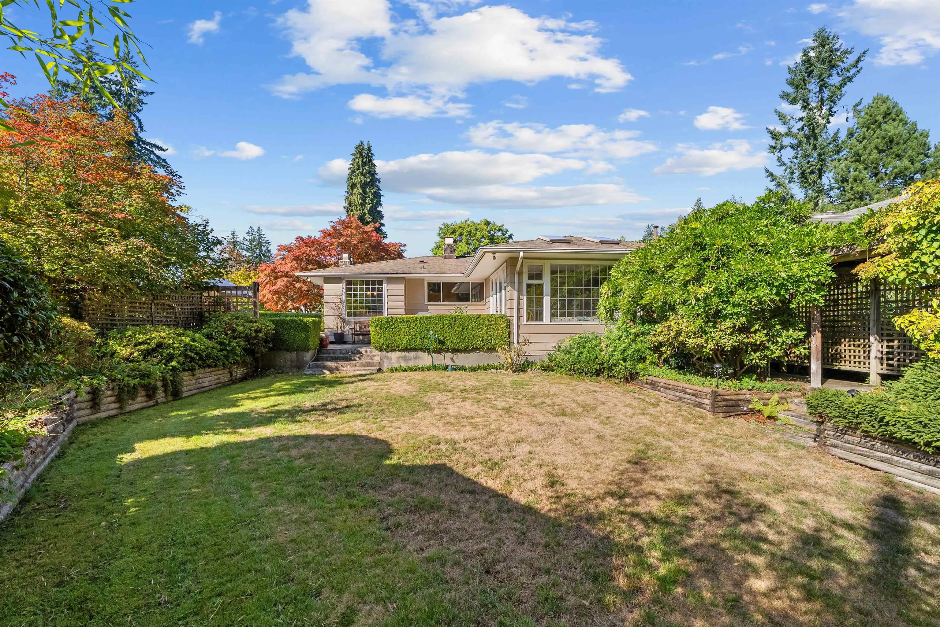 2000 Lloyd Avenue