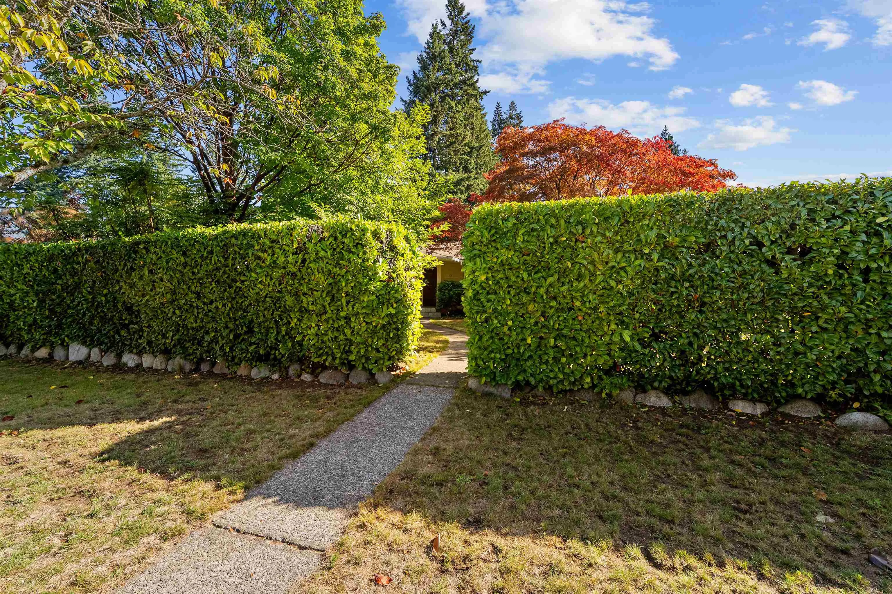 2000 Lloyd Avenue