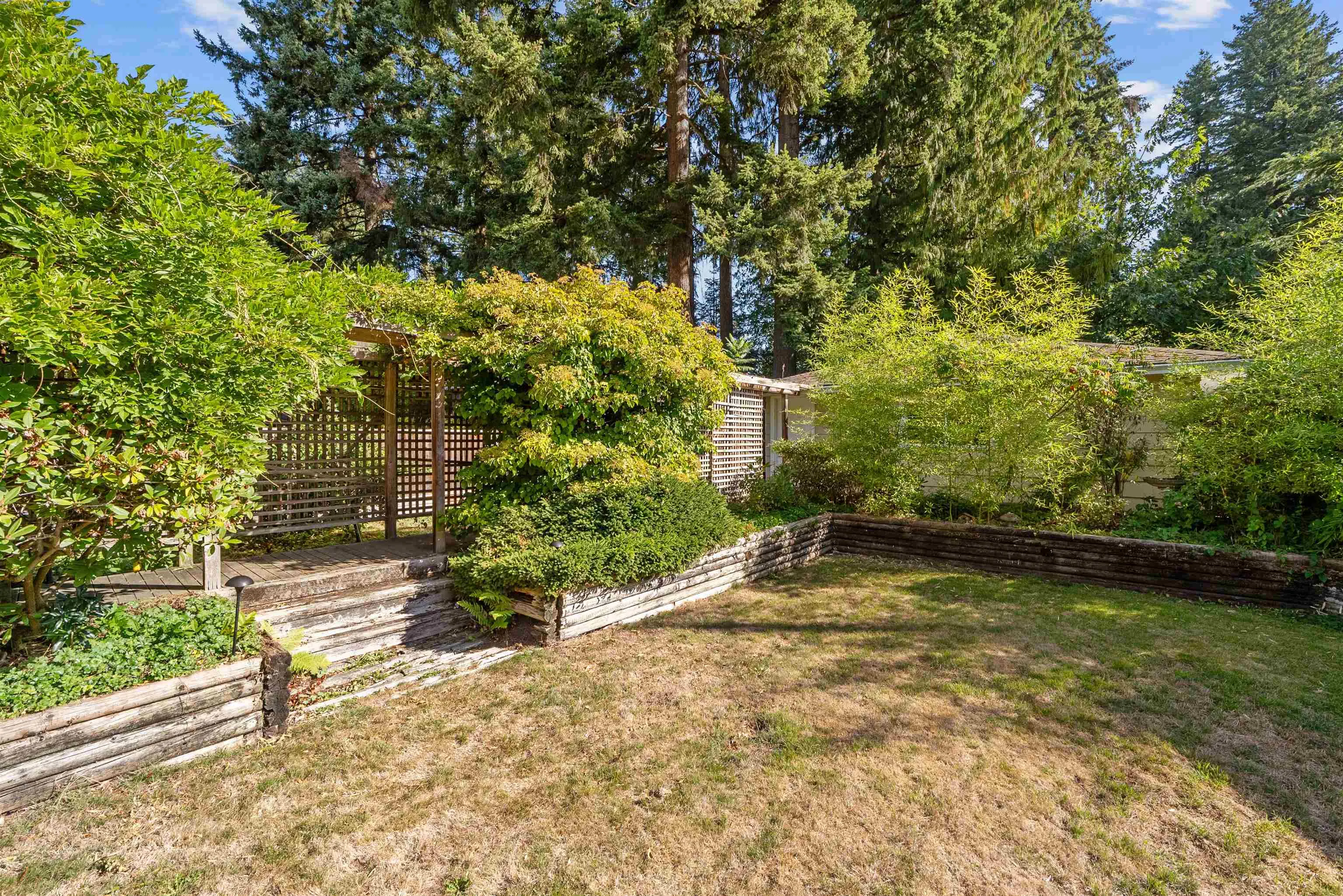 2000 Lloyd Avenue
