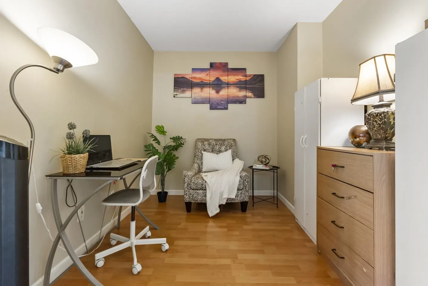 304 10523 University Drive
