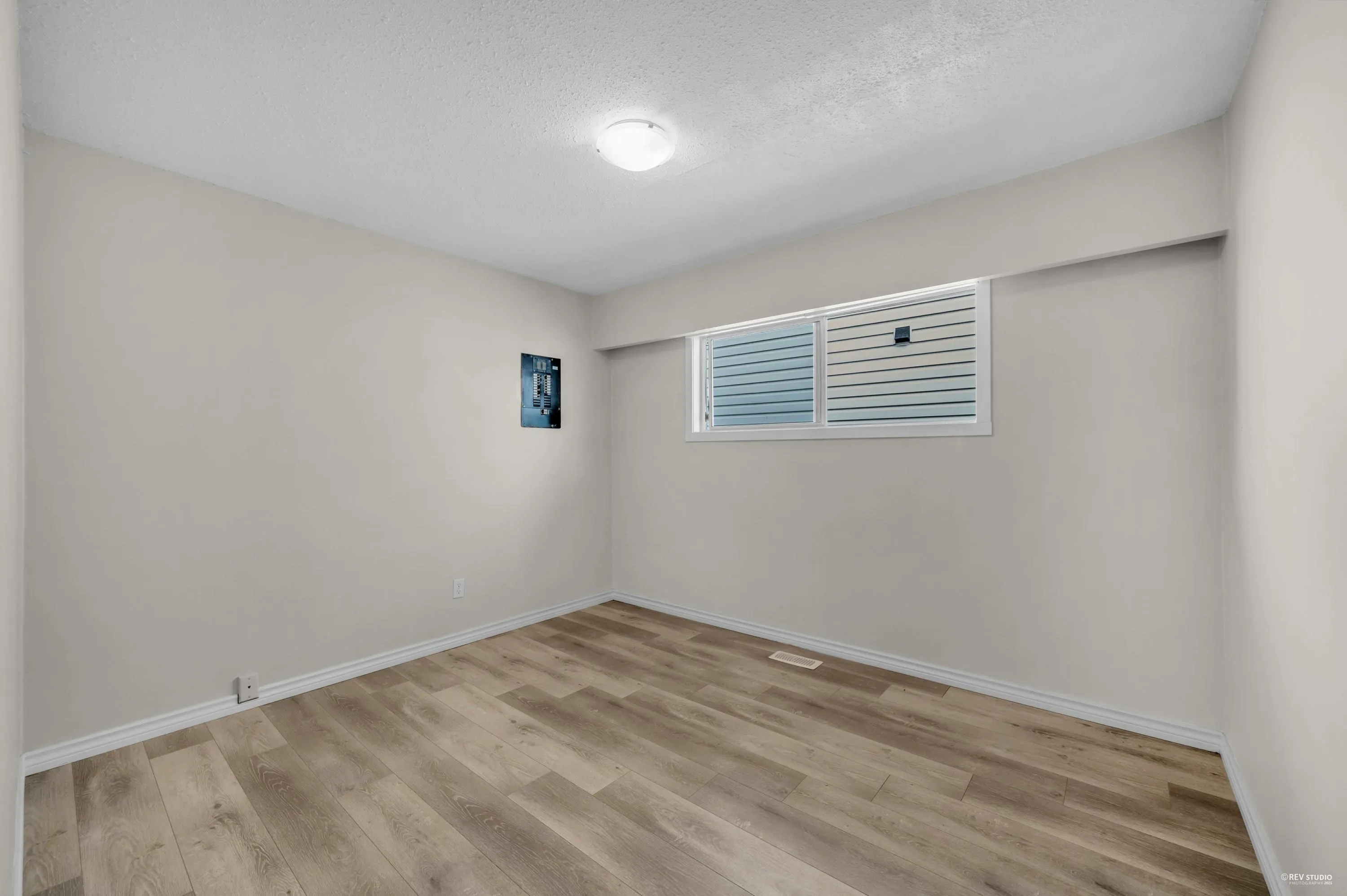 2585 Davies Avenue