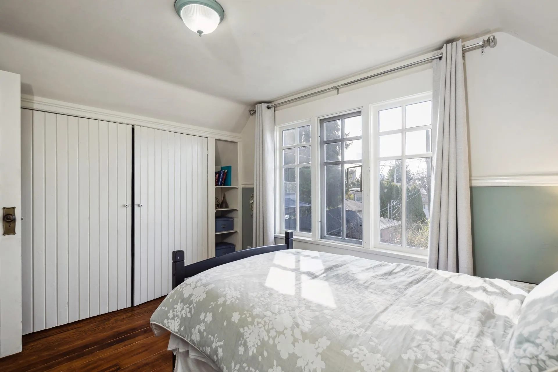 341 W 22nd Street