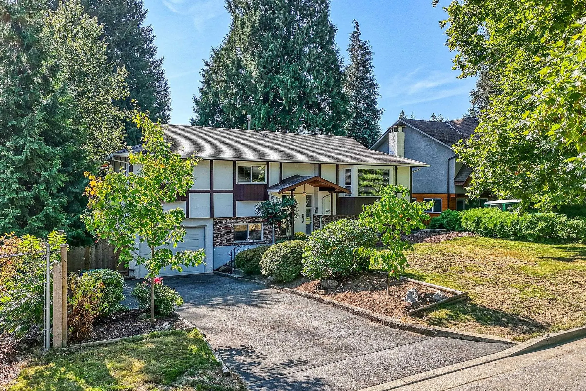3848 Clematis Crescent