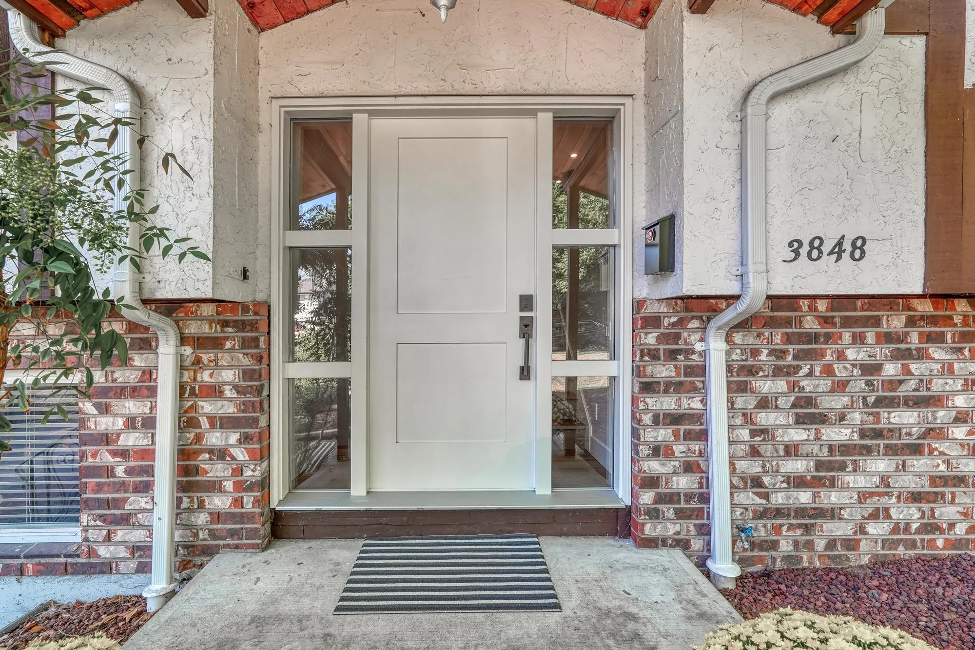 3848 Clematis Crescent