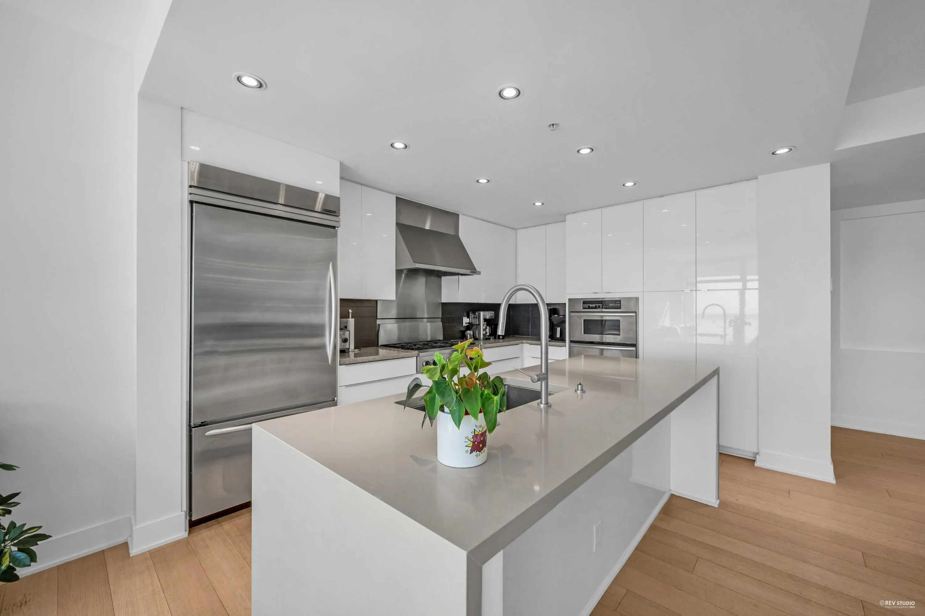401 3315 Cypress Place