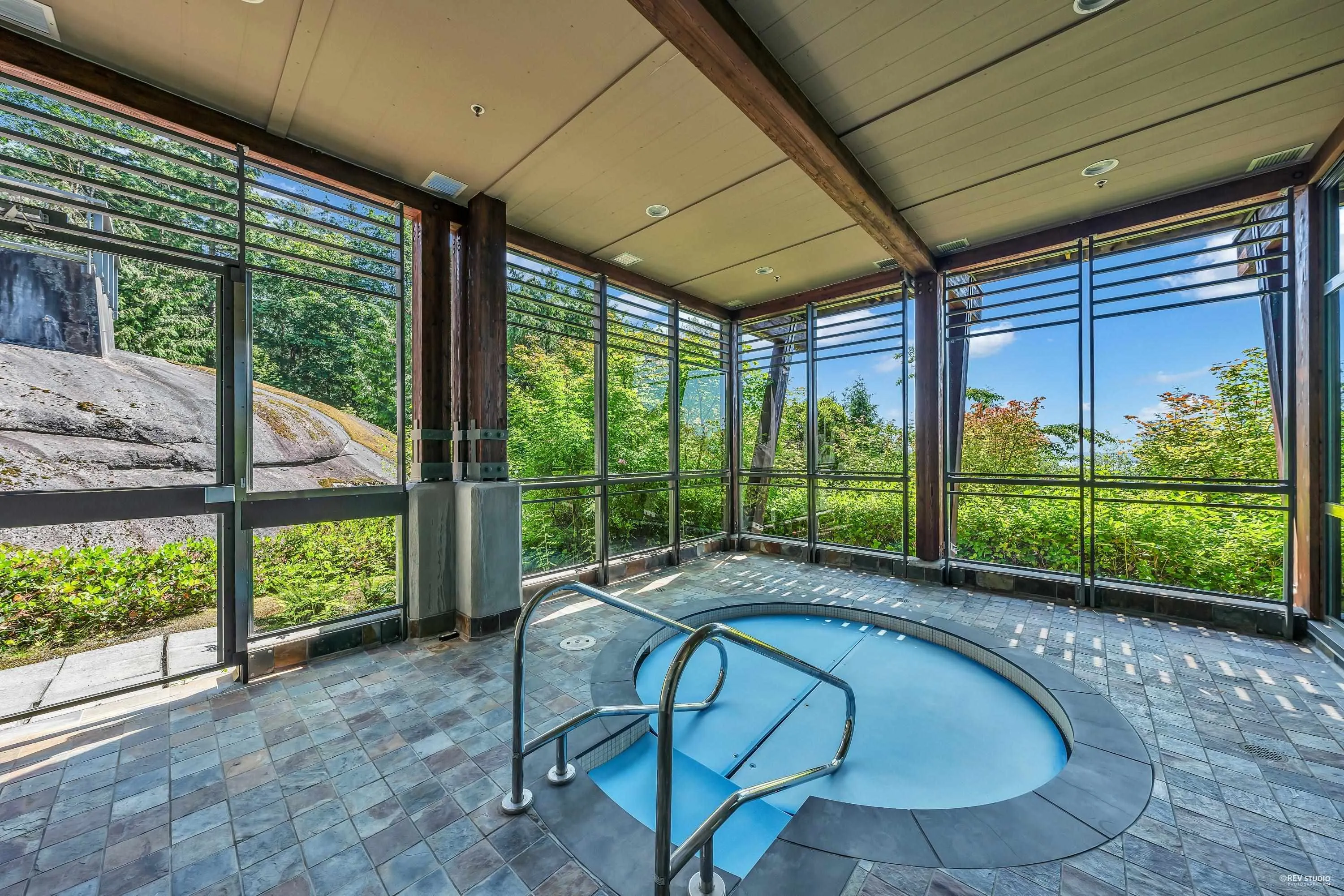 401 3315 Cypress Place