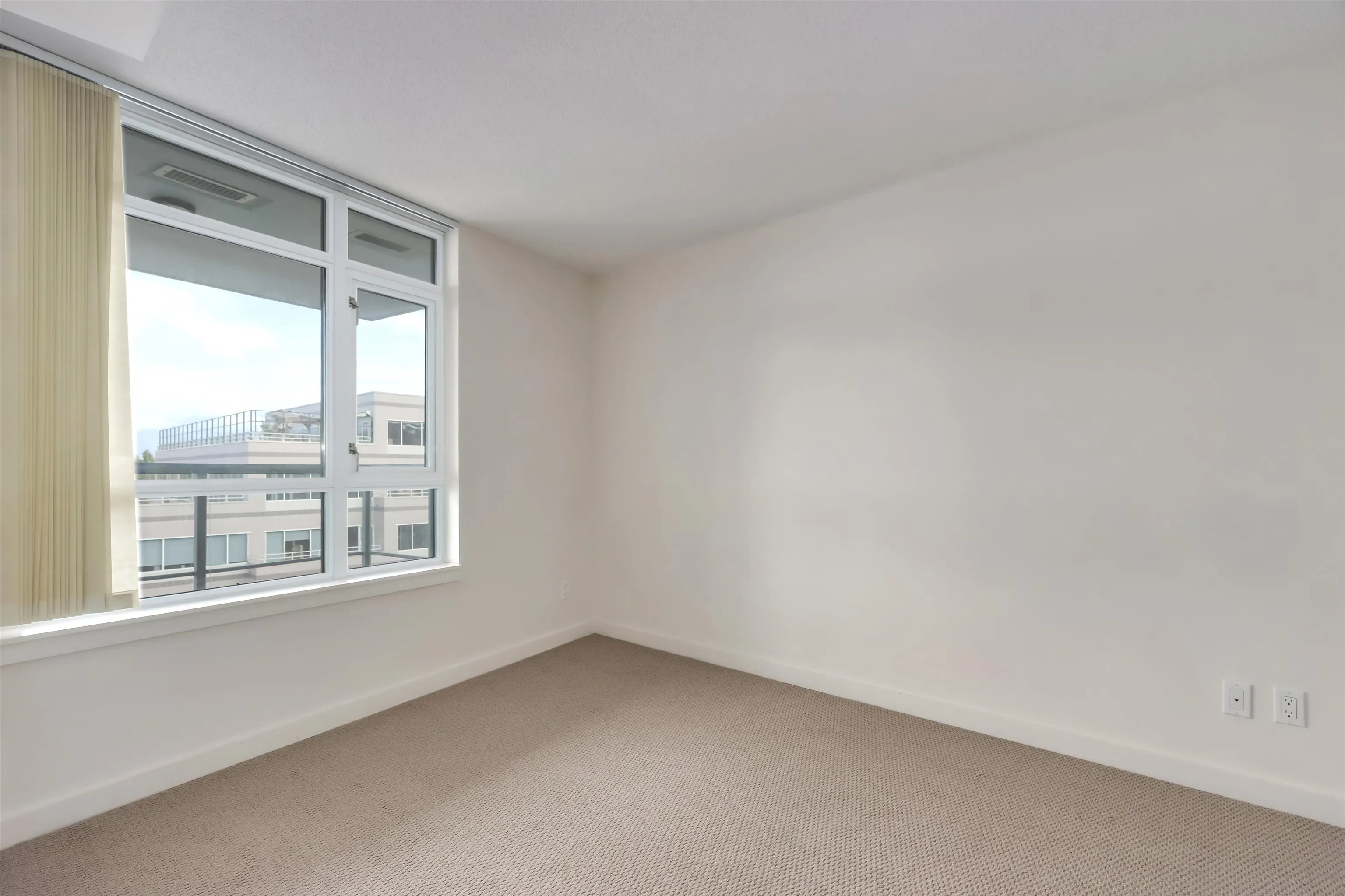 768 2080 W Broadway