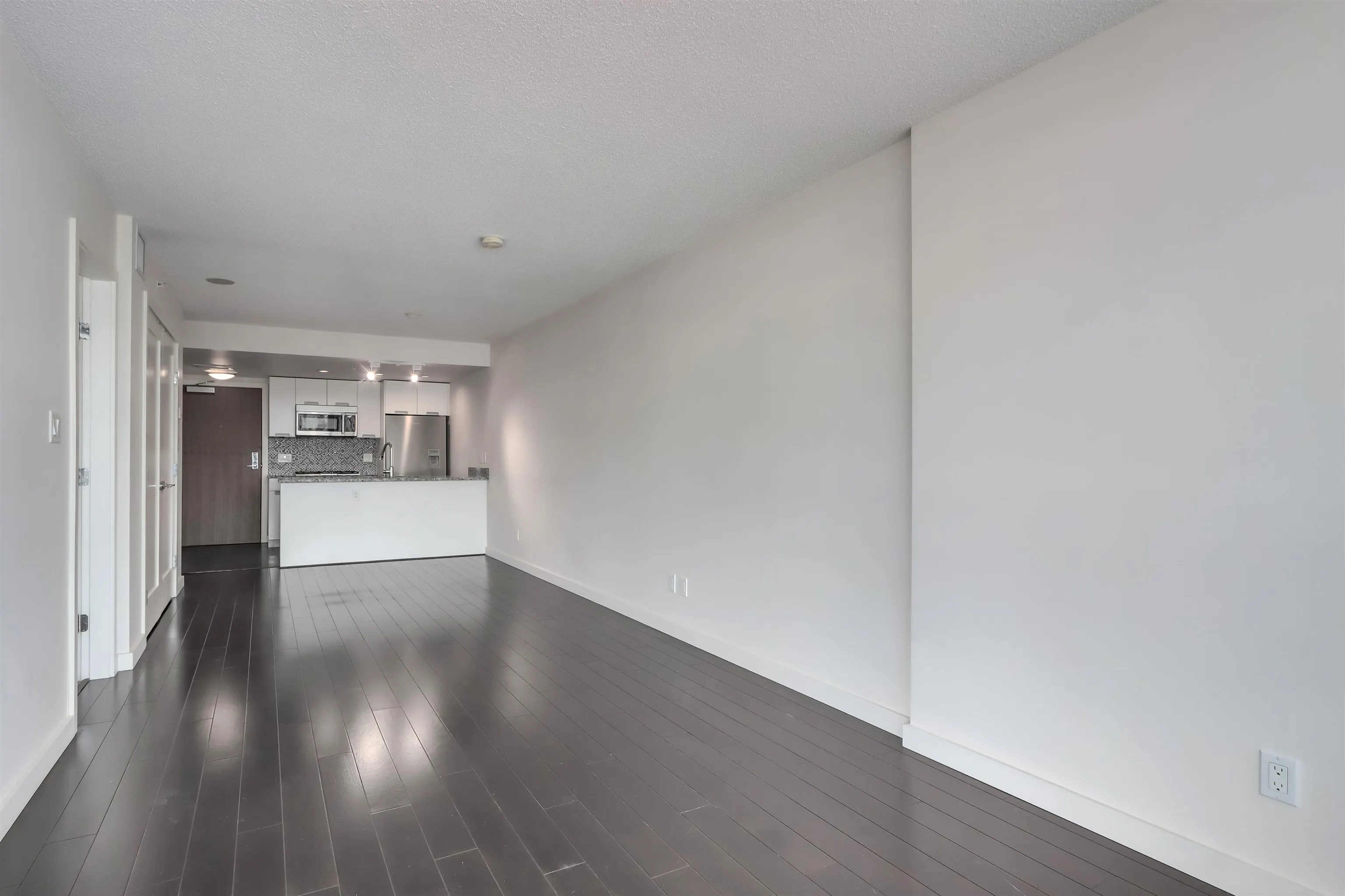 768 2080 W Broadway