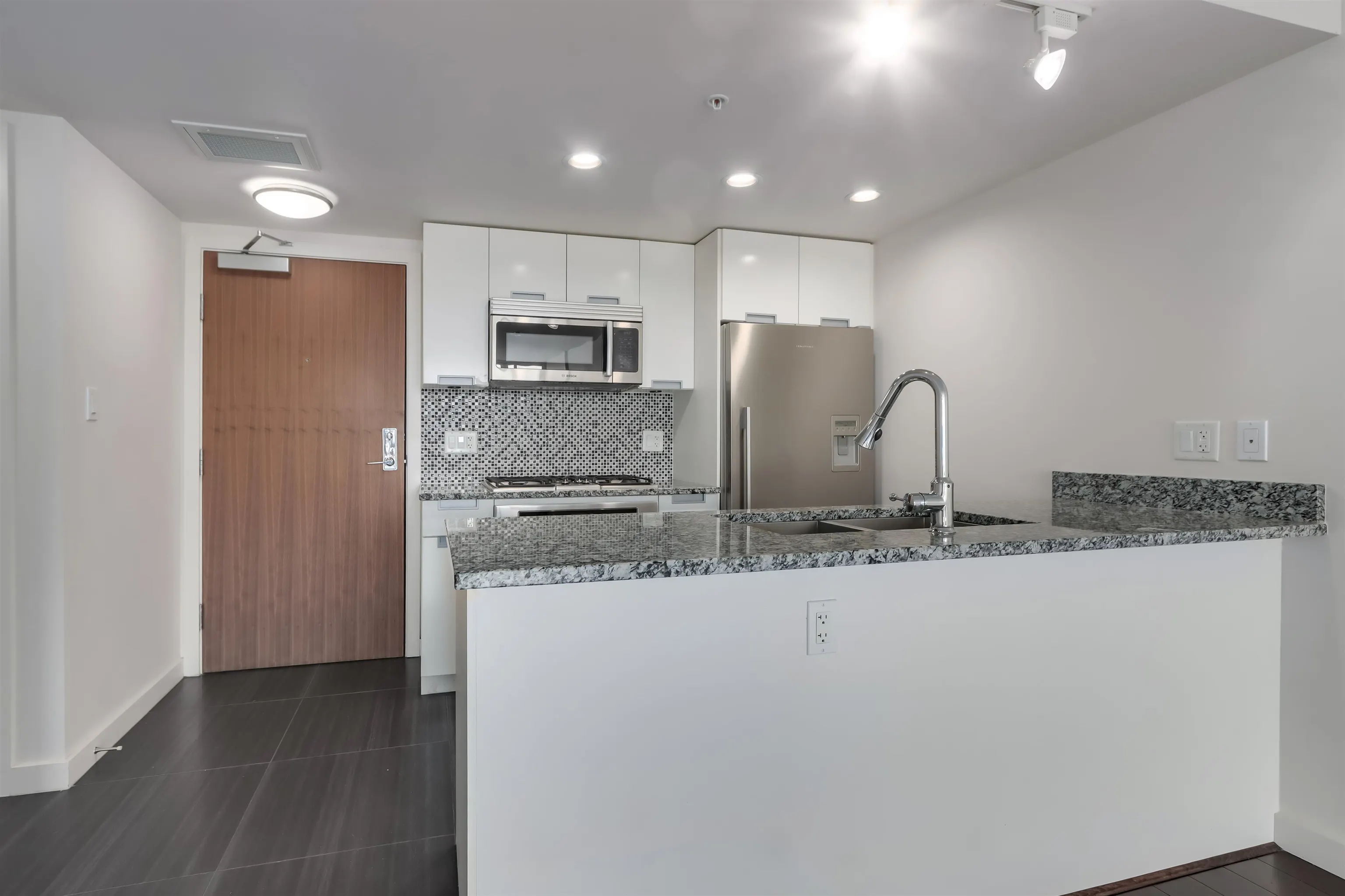 768 2080 W Broadway