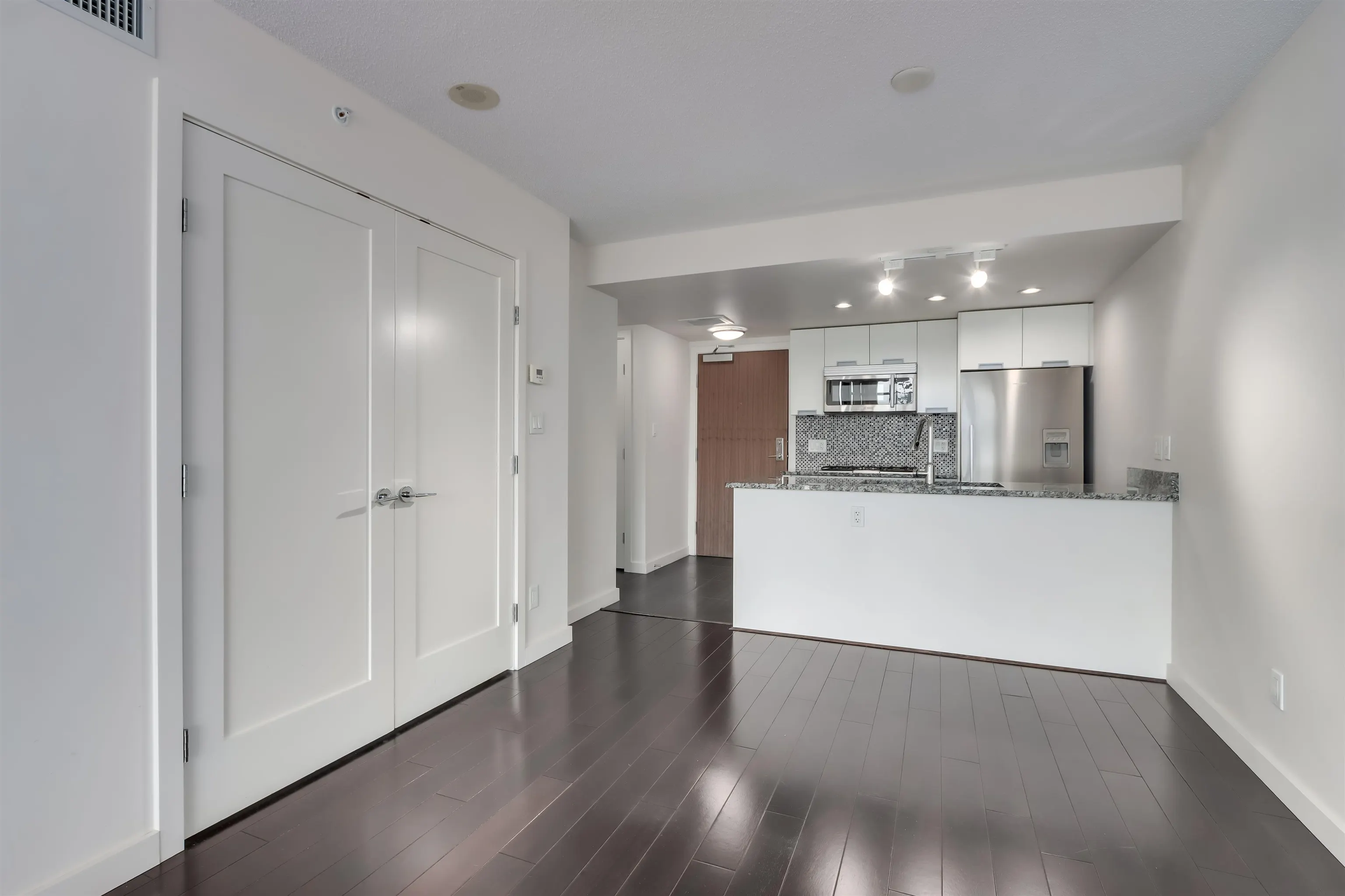 768 2080 W Broadway