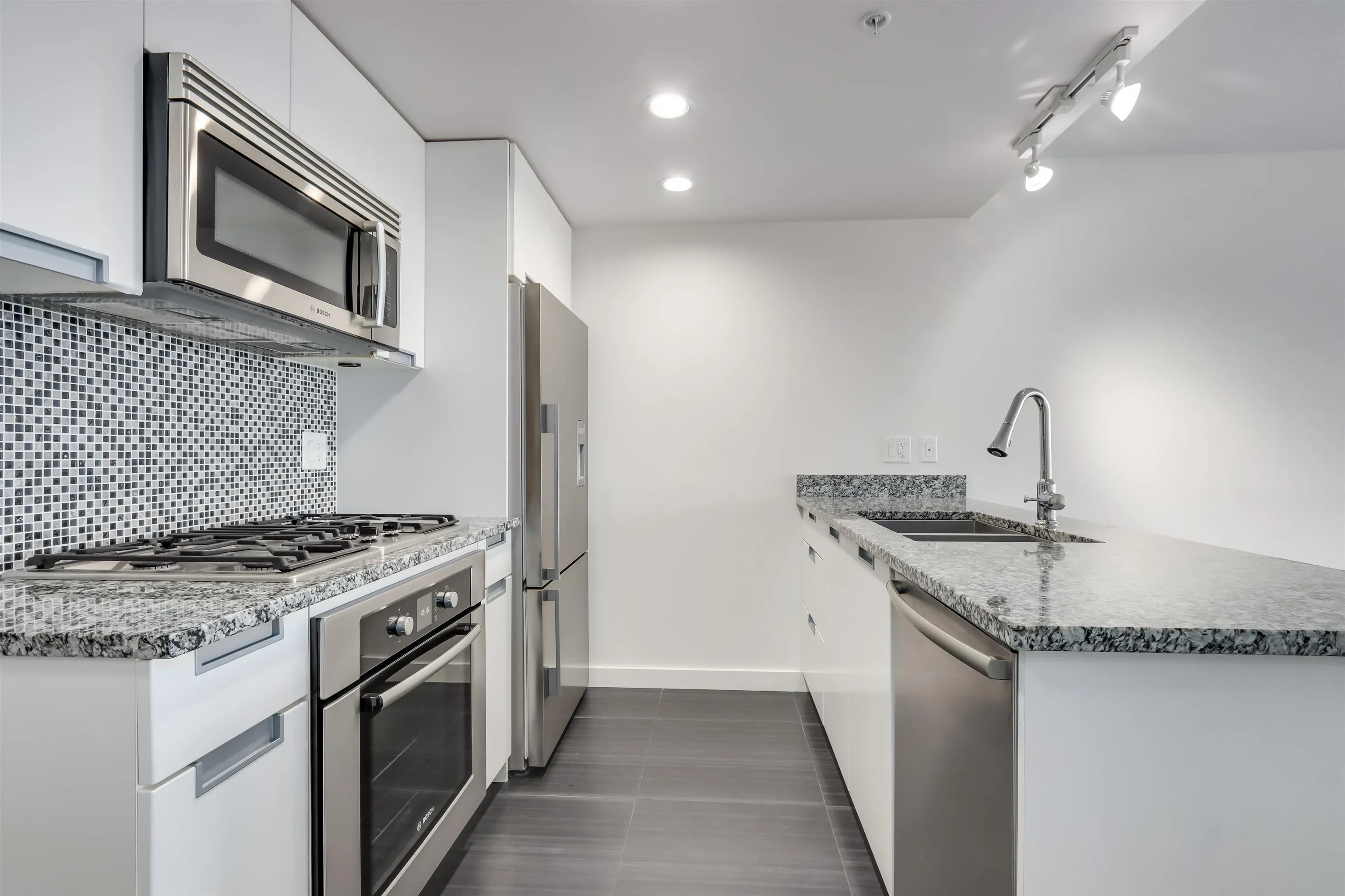 768 2080 W Broadway
