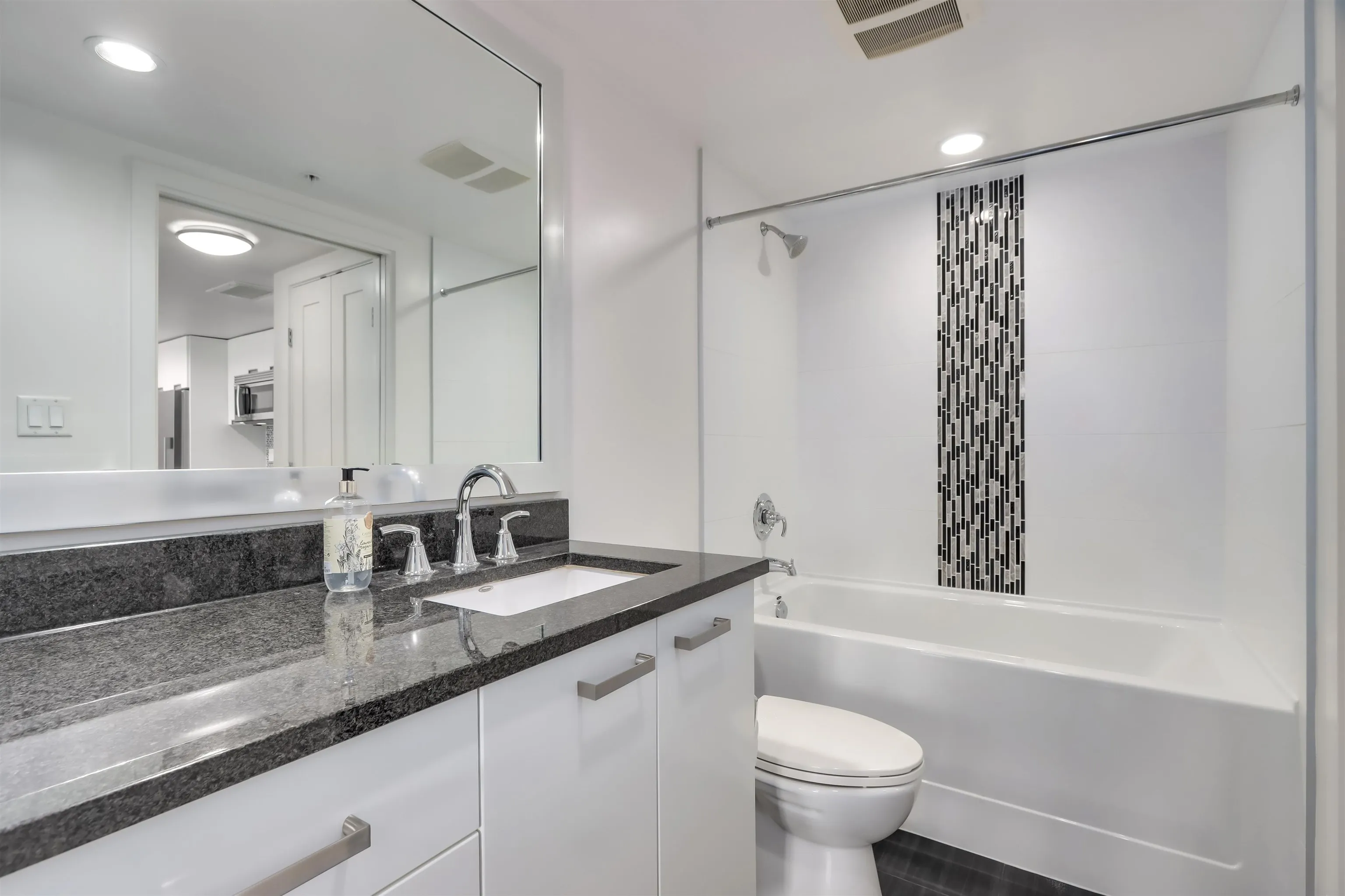 768 2080 W Broadway