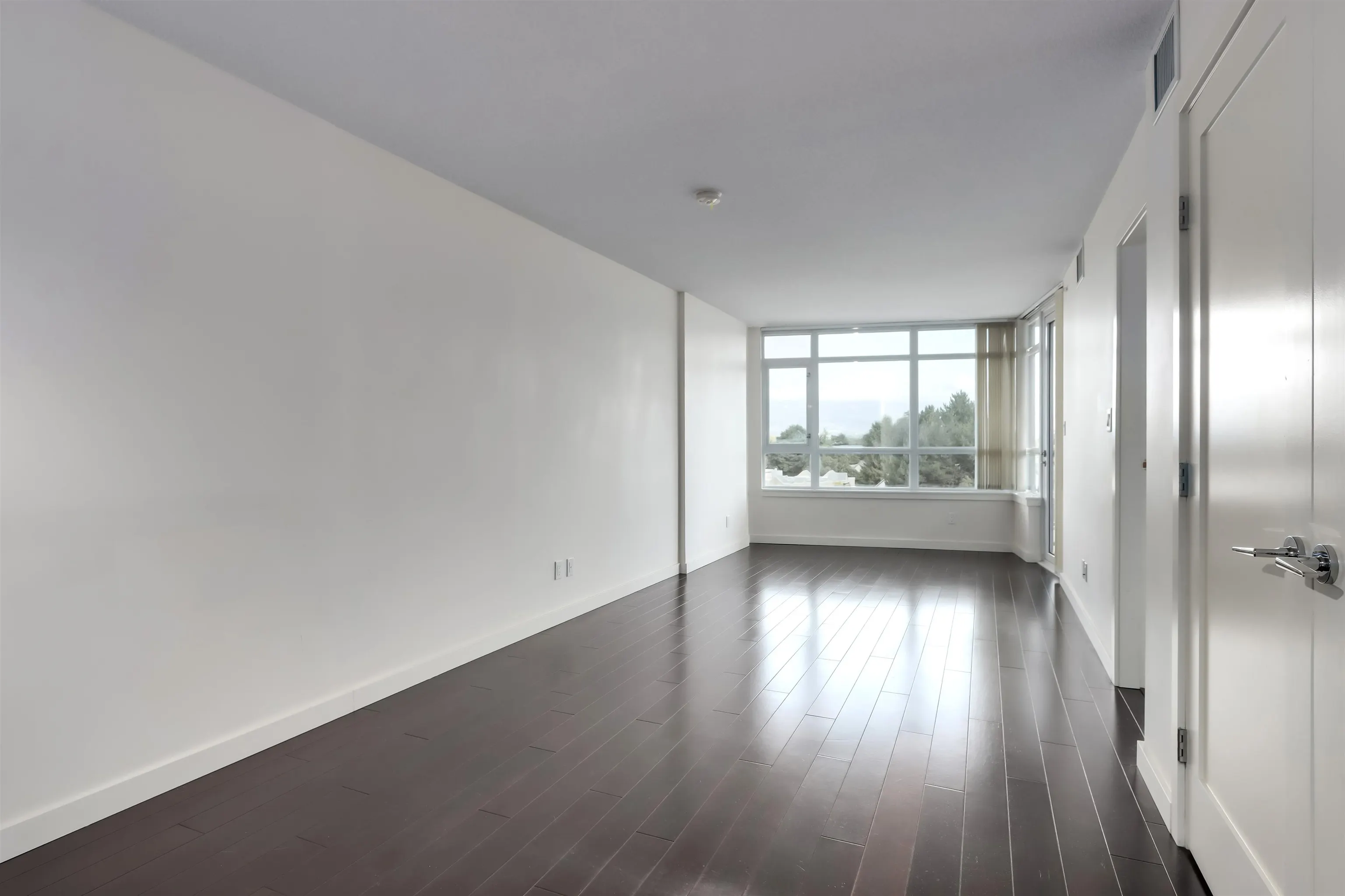768 2080 W Broadway