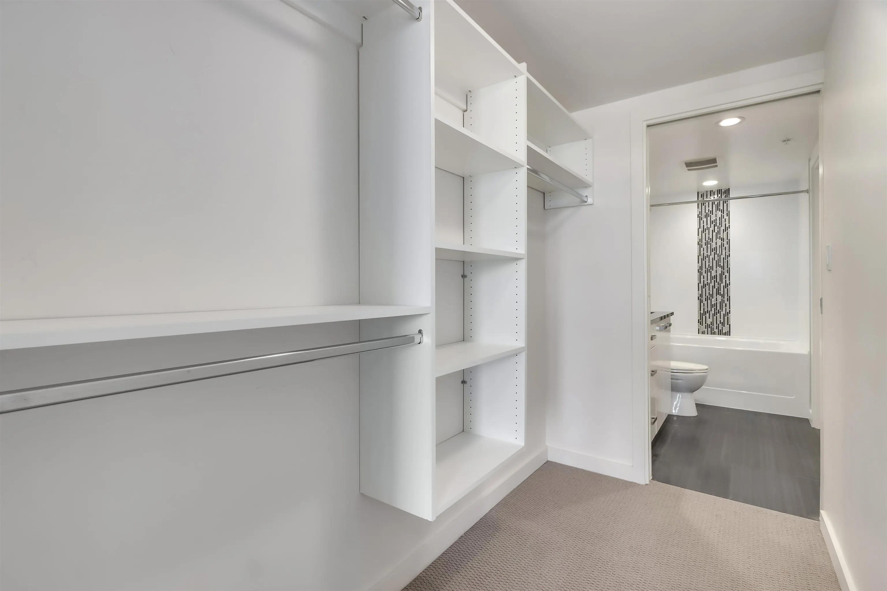 768 2080 W Broadway