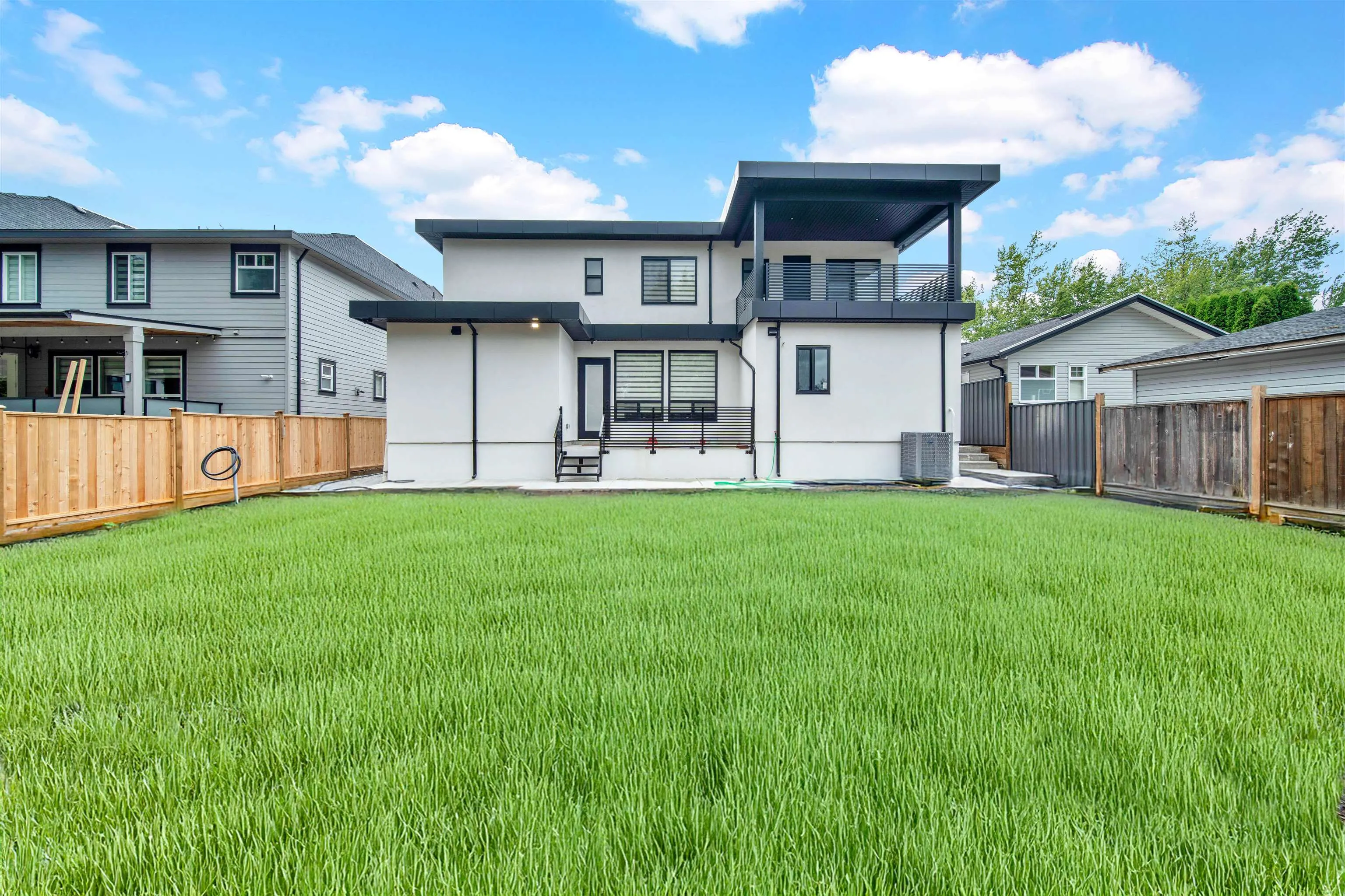 14169 75 A  Surrey Bc Avenue