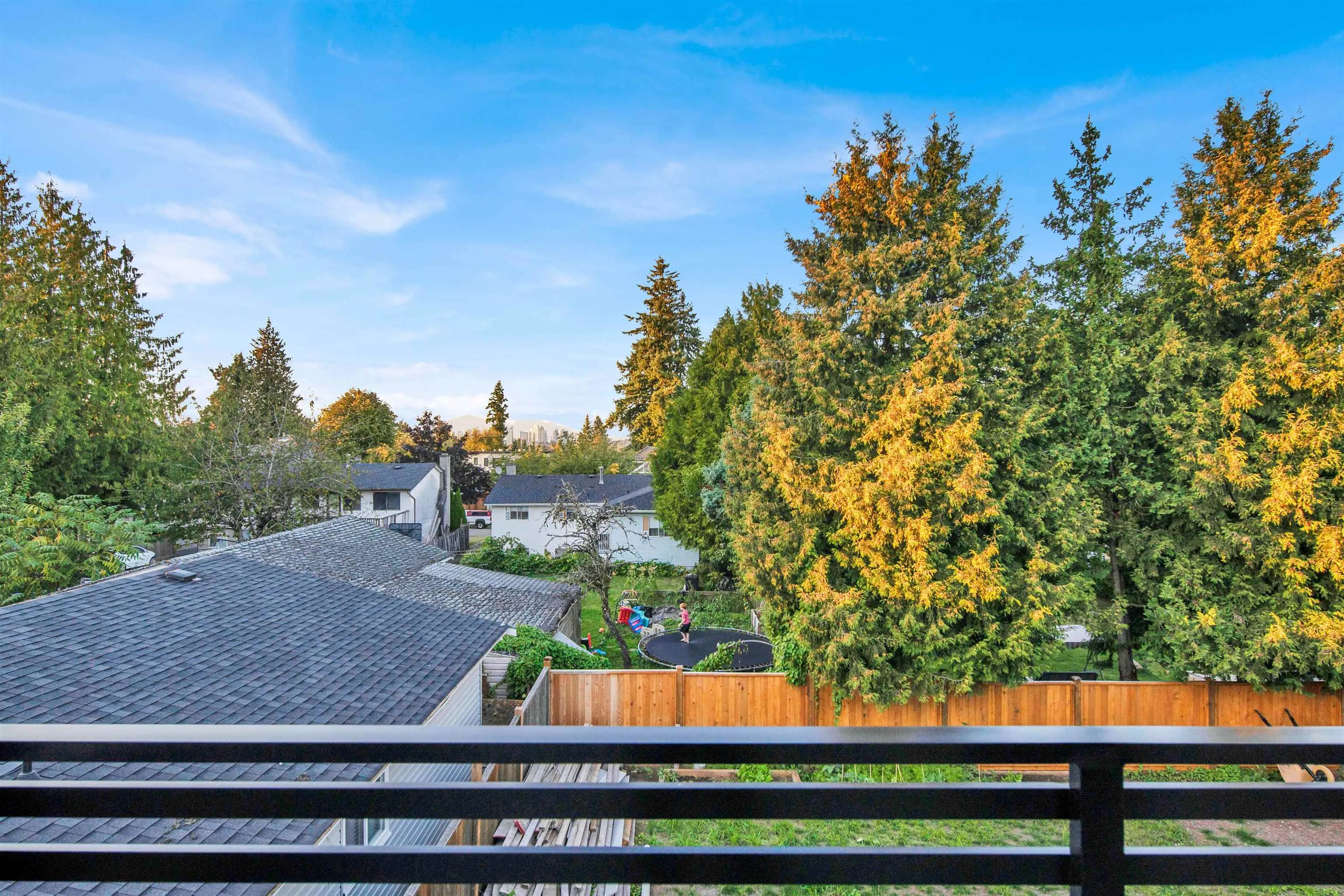 14169 75 A  Surrey Bc Avenue