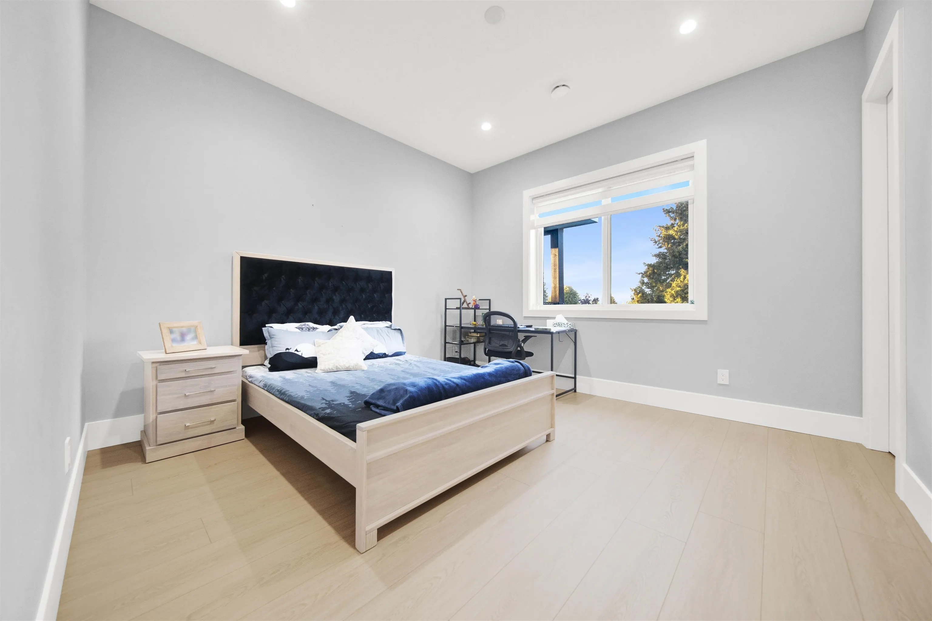14169 75 A  Surrey Bc Avenue