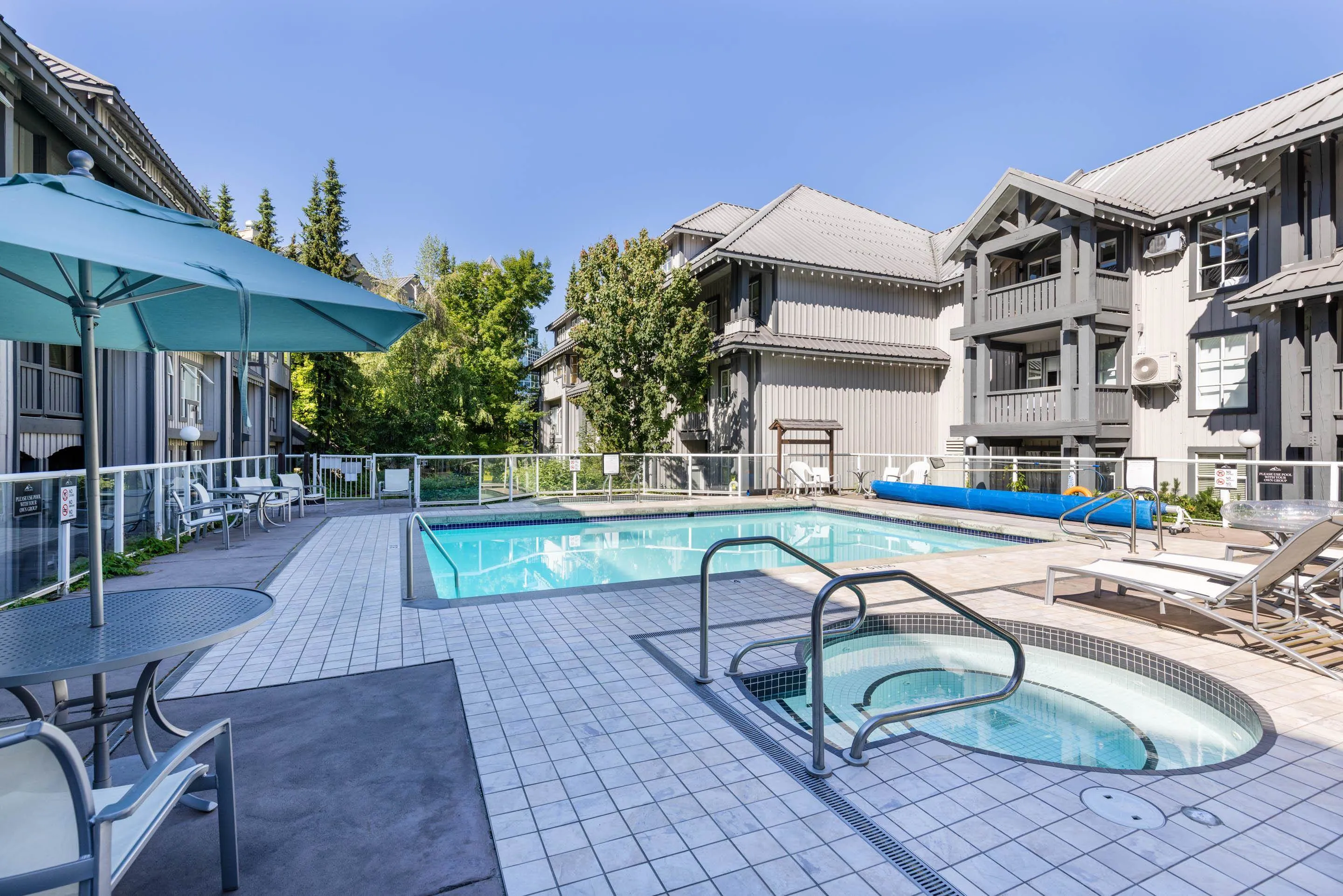 218/219 4573 Chateau Boulevard