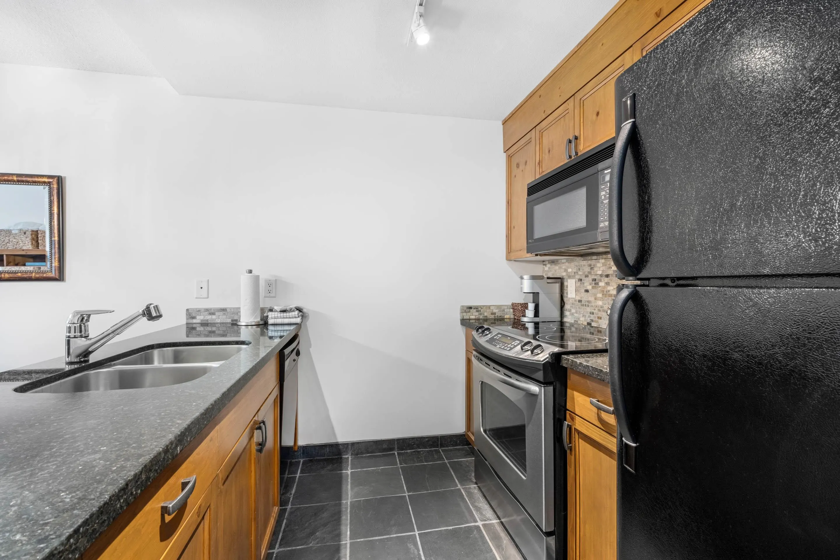 218/219 4573 Chateau Boulevard