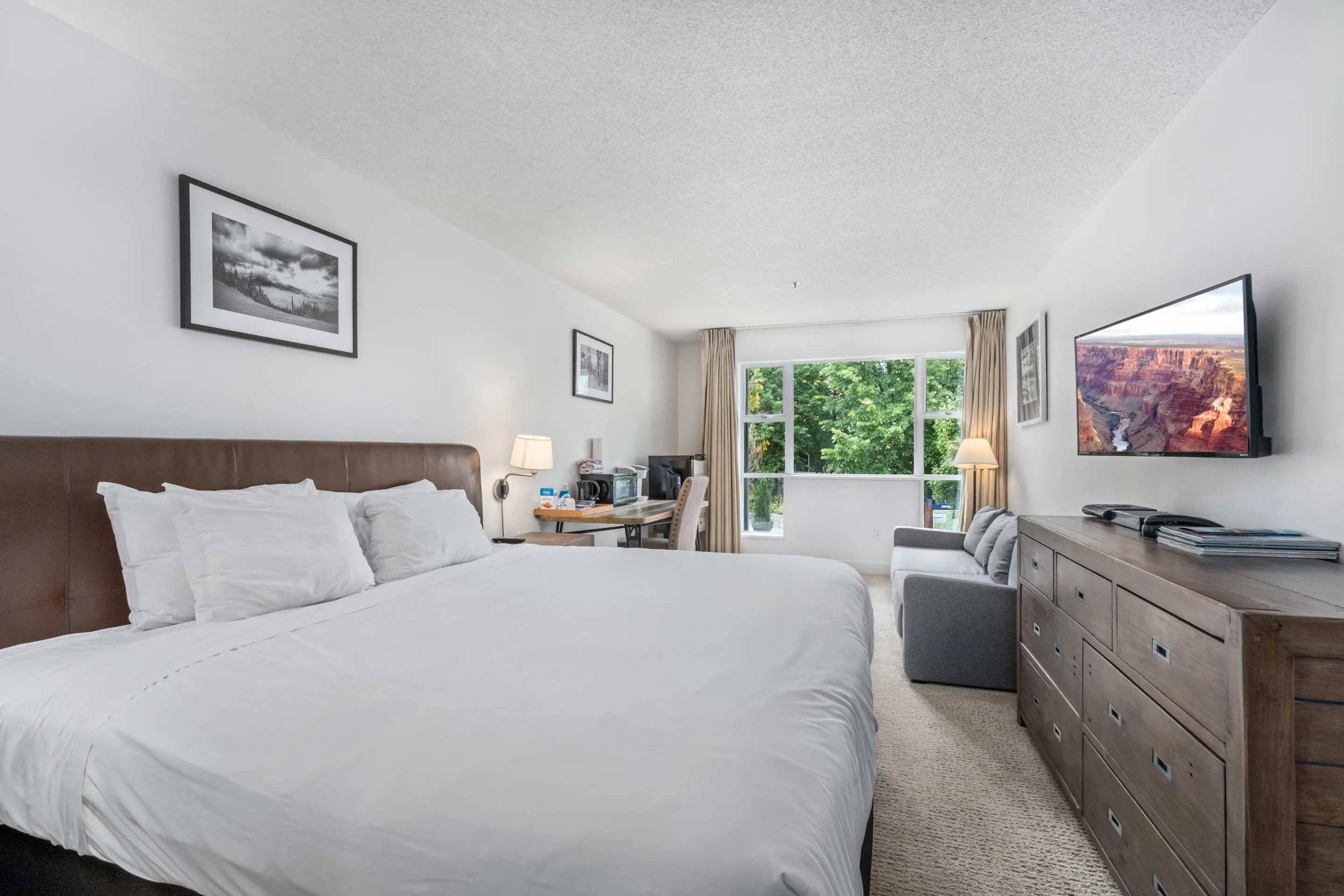 218/219 4573 Chateau Boulevard