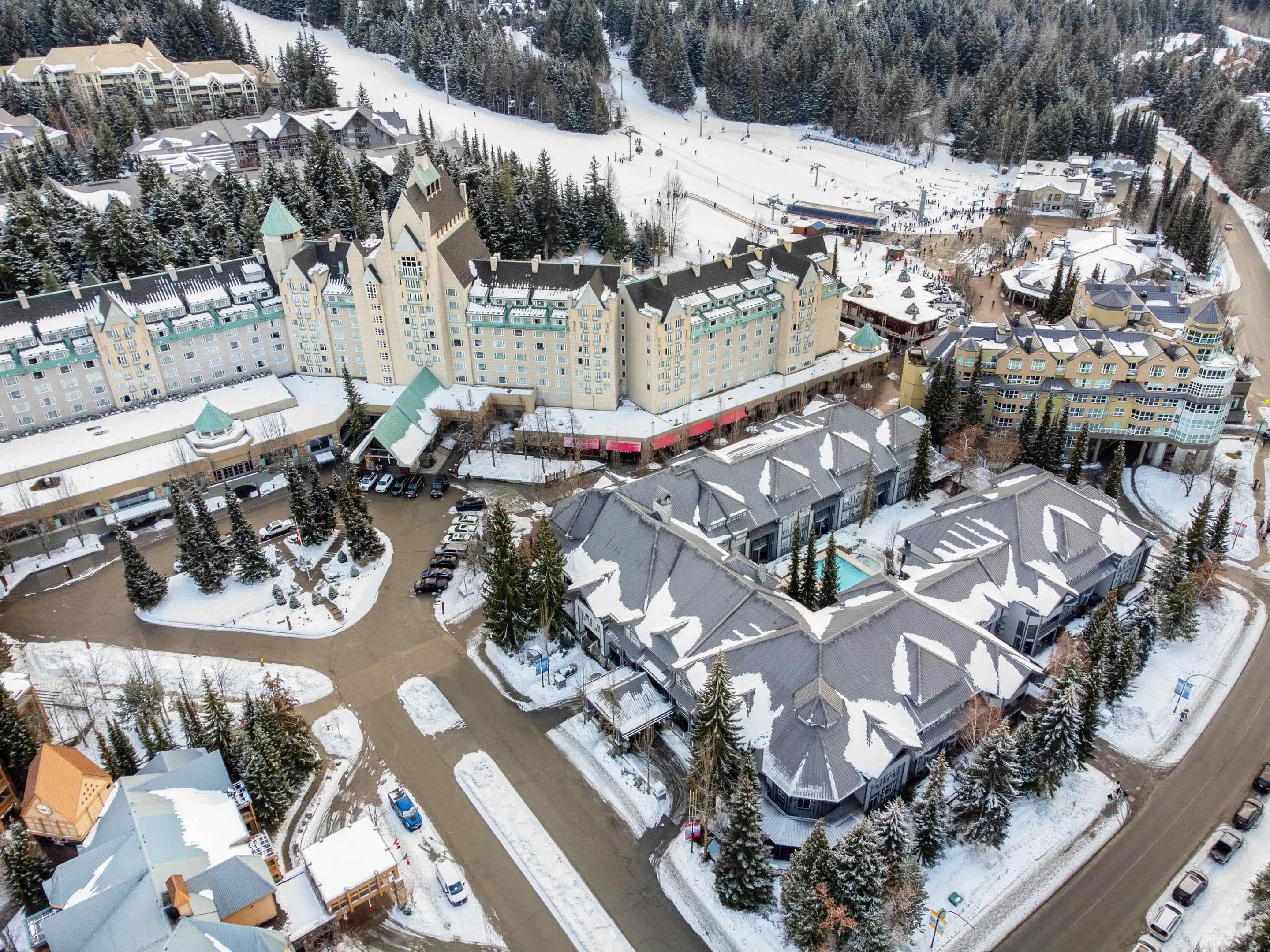 218/219 4573 Chateau Boulevard